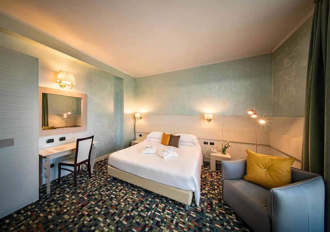 Photo of the whole room, Bed in Hotel Ovidius