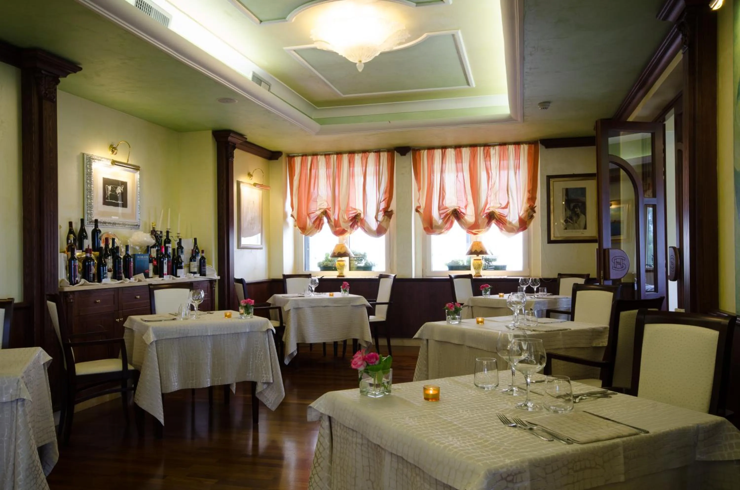 Restaurant/places to eat in Hotel Ovidius