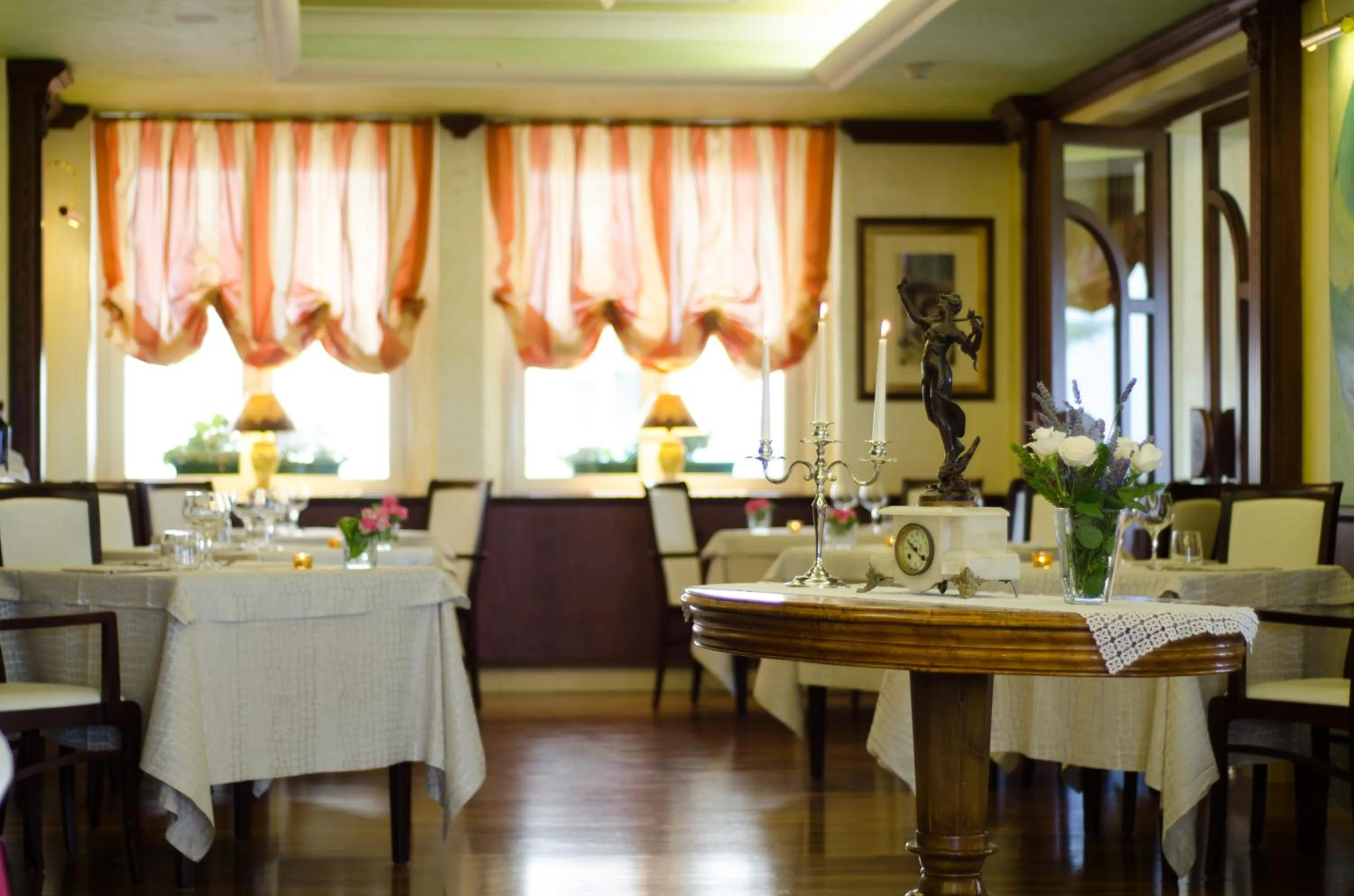 Restaurant/places to eat in Hotel Ovidius