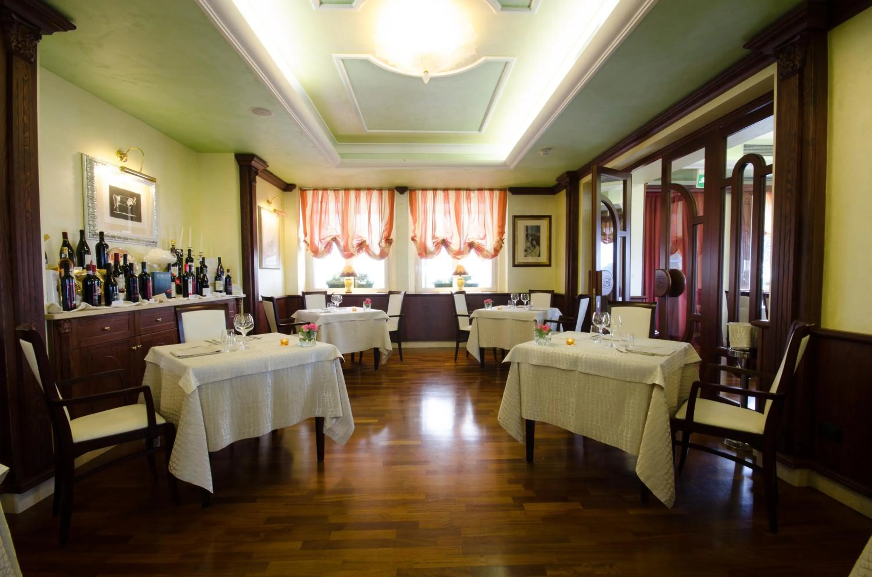 Restaurant/places to eat in Hotel Ovidius