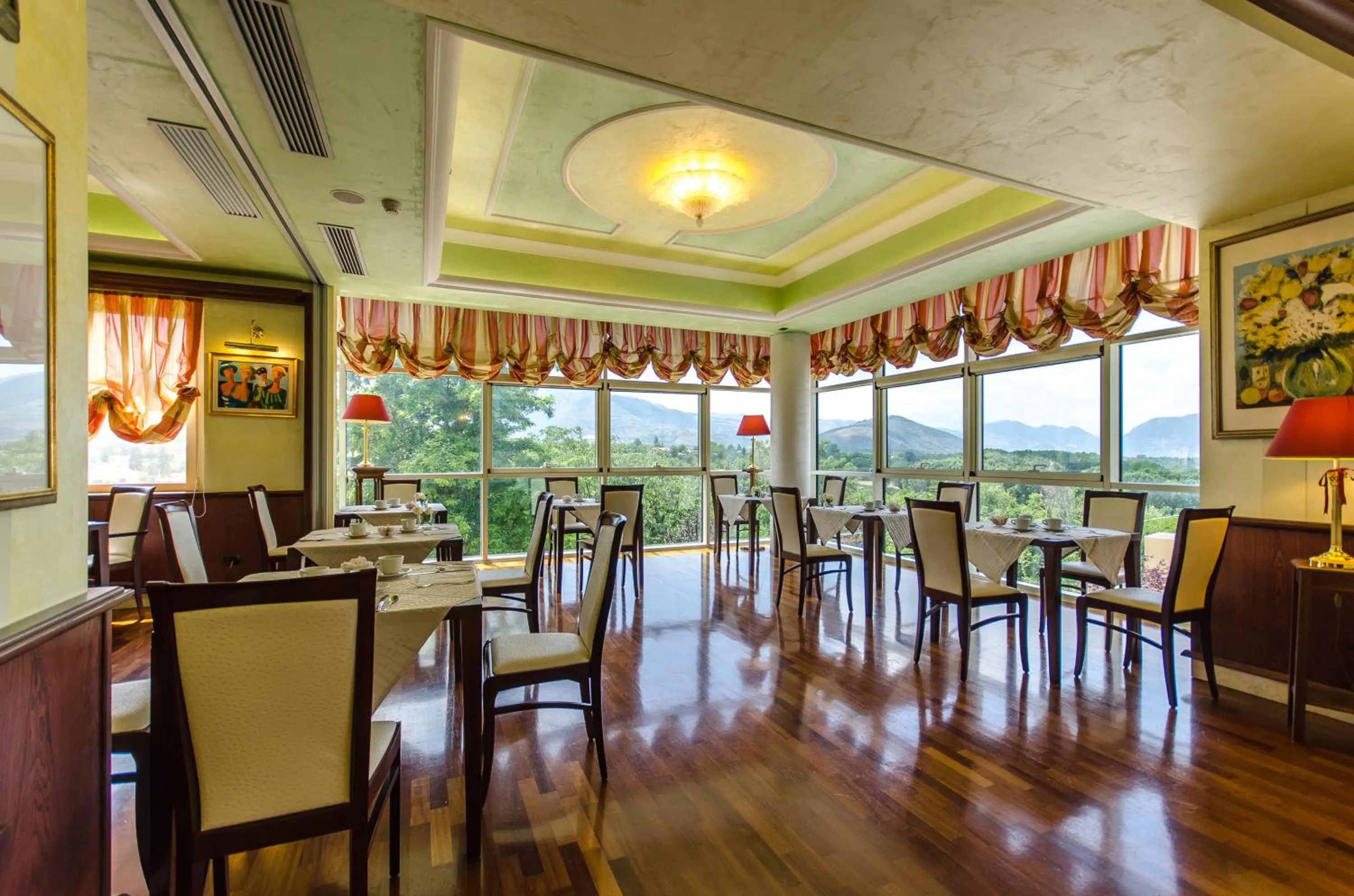 Restaurant/places to eat in Hotel Ovidius