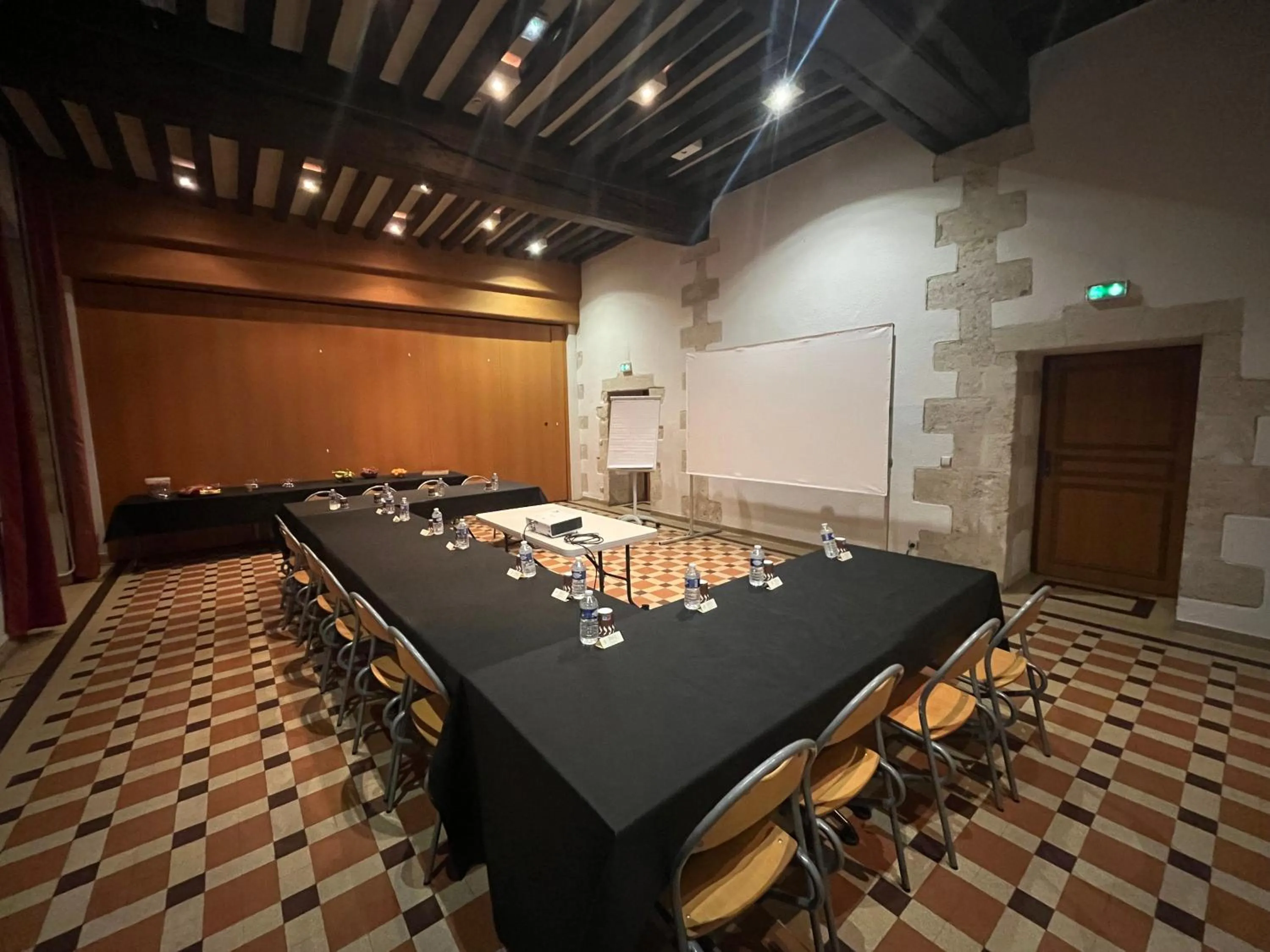 Meeting/conference room in Hôtellerie Saint Yves