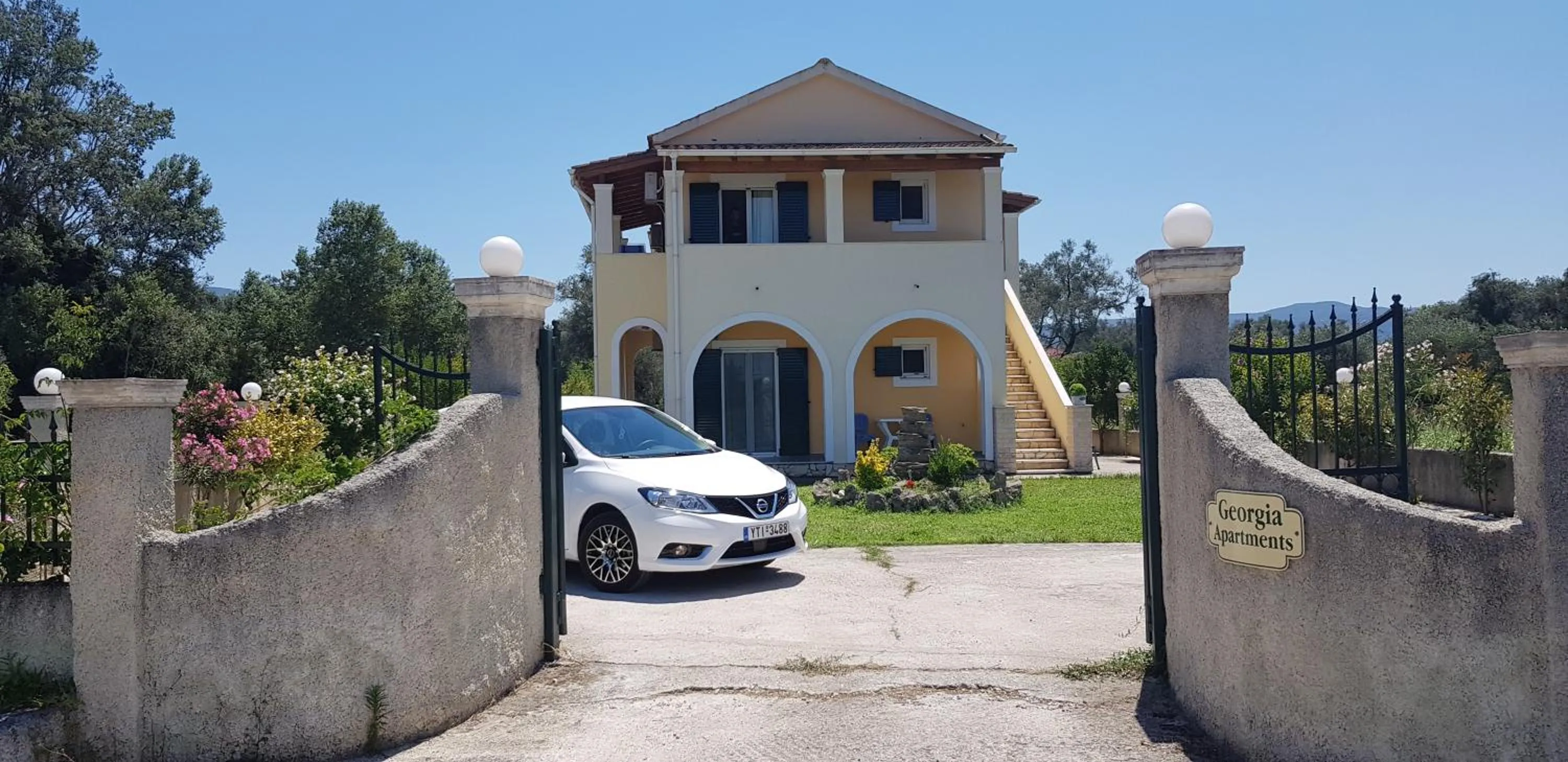 Facade/entrance in Georgia Apartments