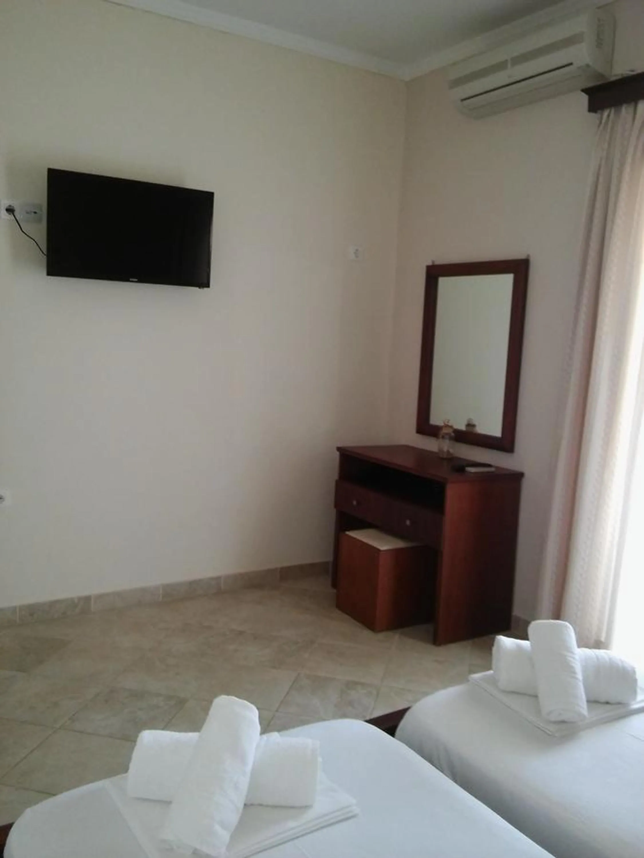 Photo of the whole room, Bed in Georgia Apartments