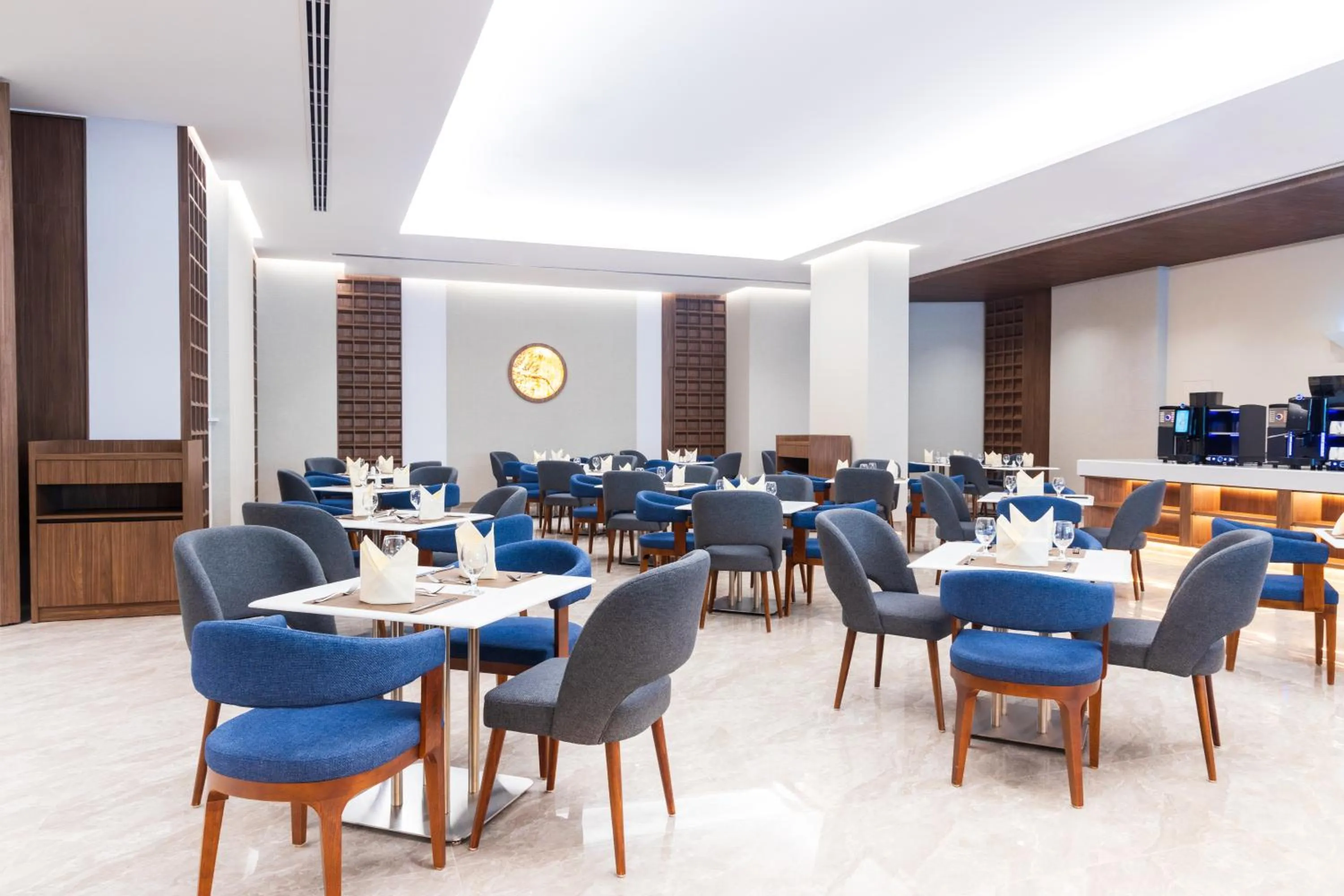 Restaurant/places to eat in MD Hotel By Gewan