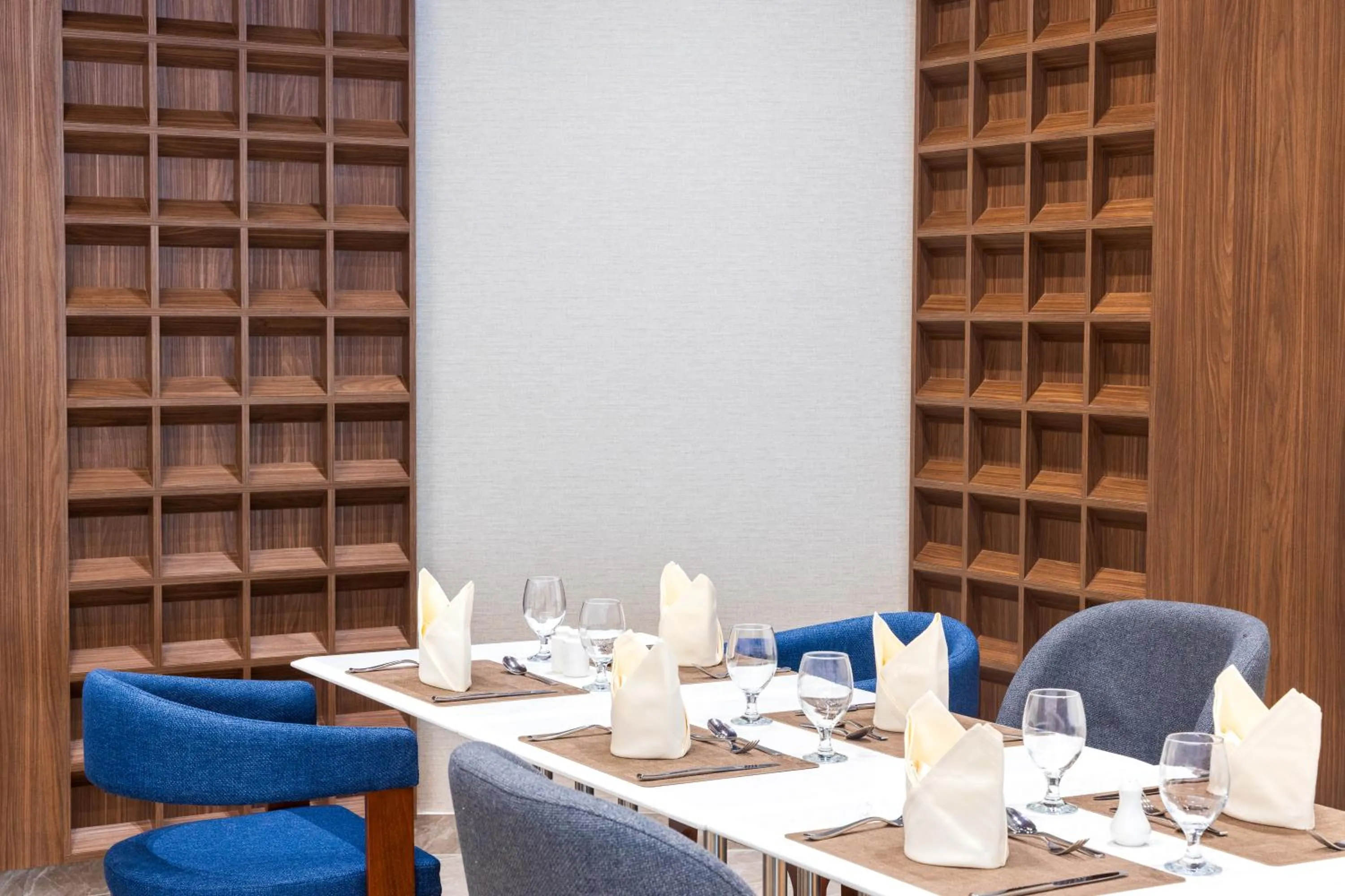 Restaurant/places to eat in MD Hotel By Gewan