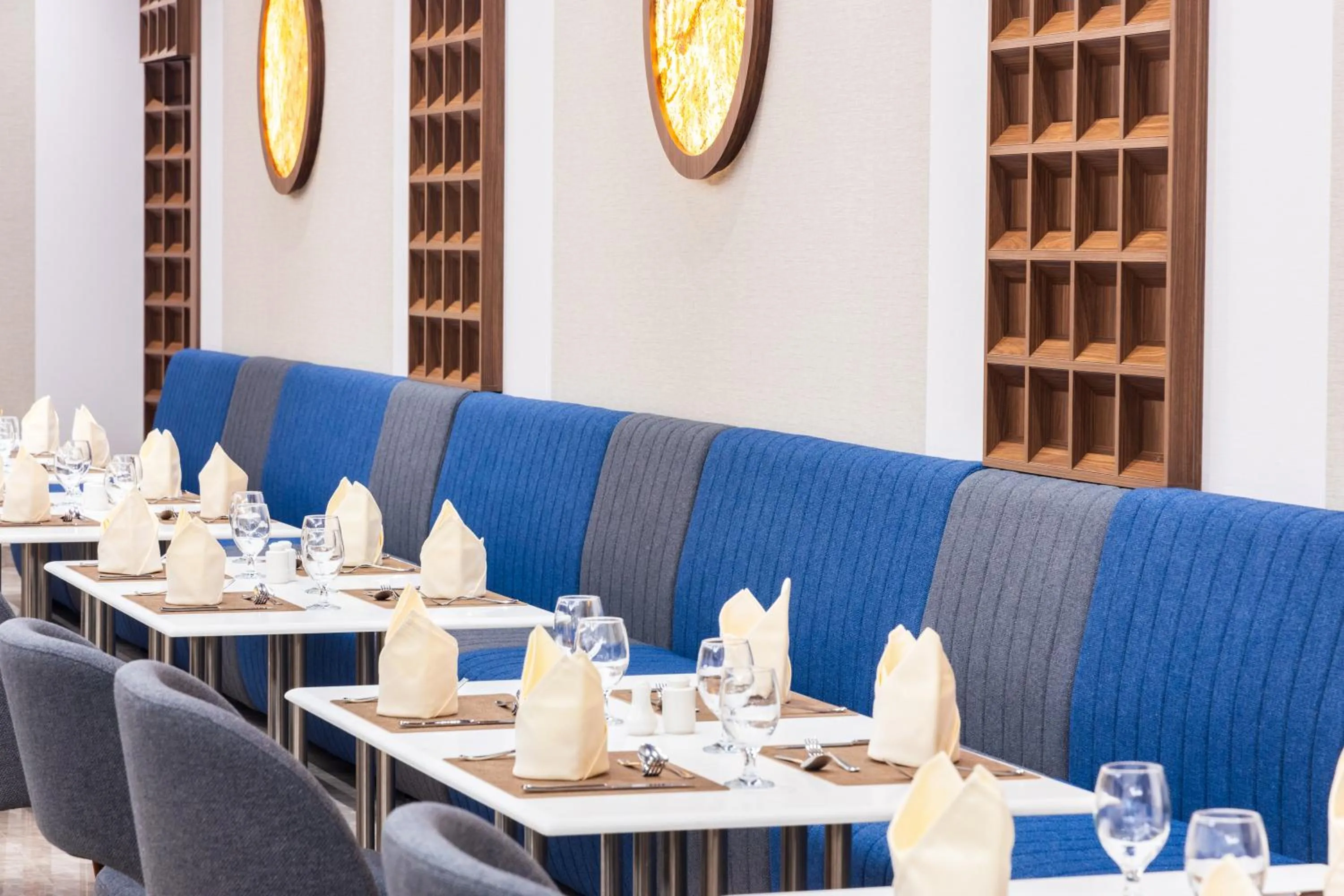 Restaurant/places to eat in MD Hotel By Gewan