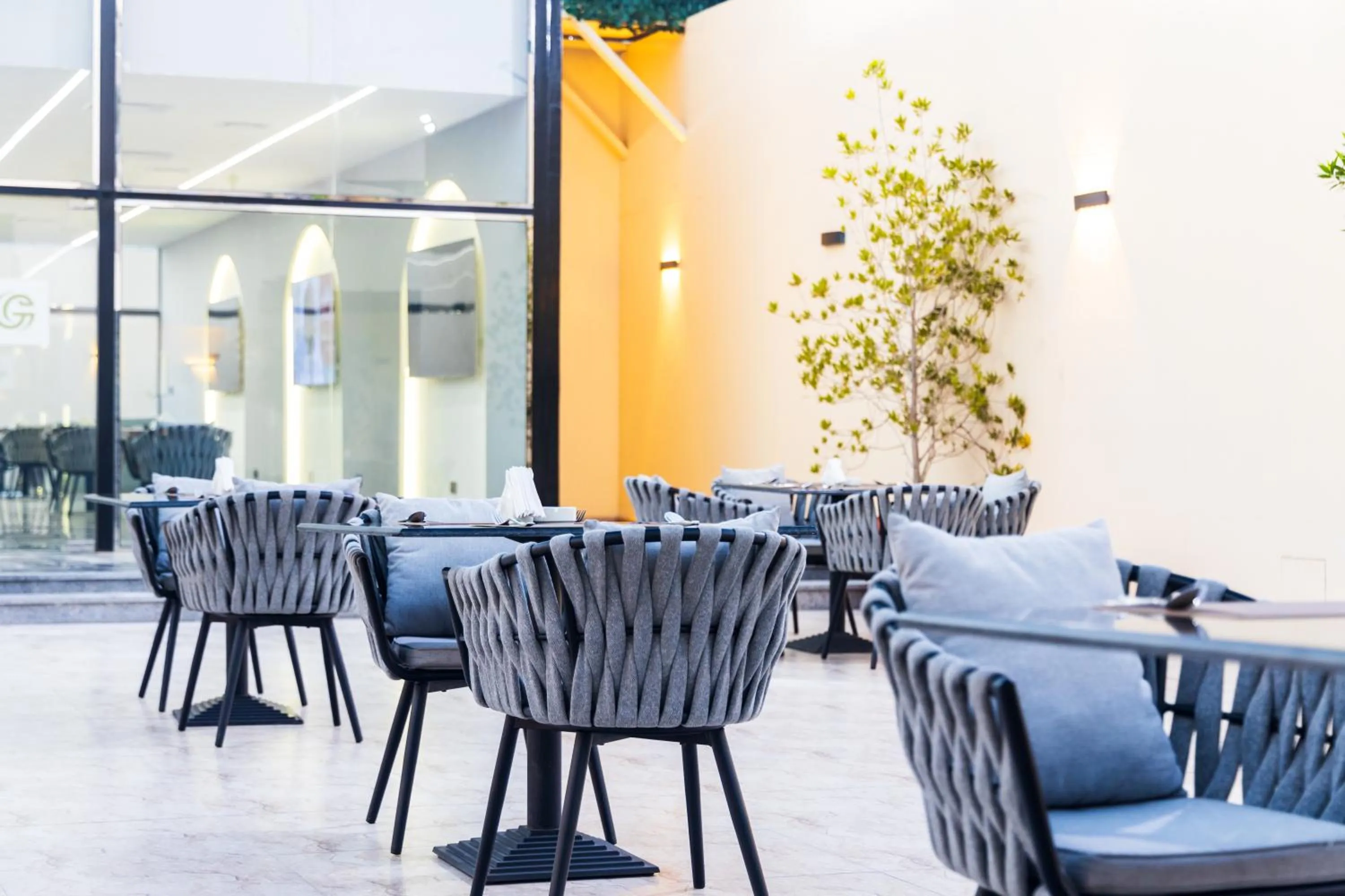 Restaurant/places to eat in MD Hotel By Gewan