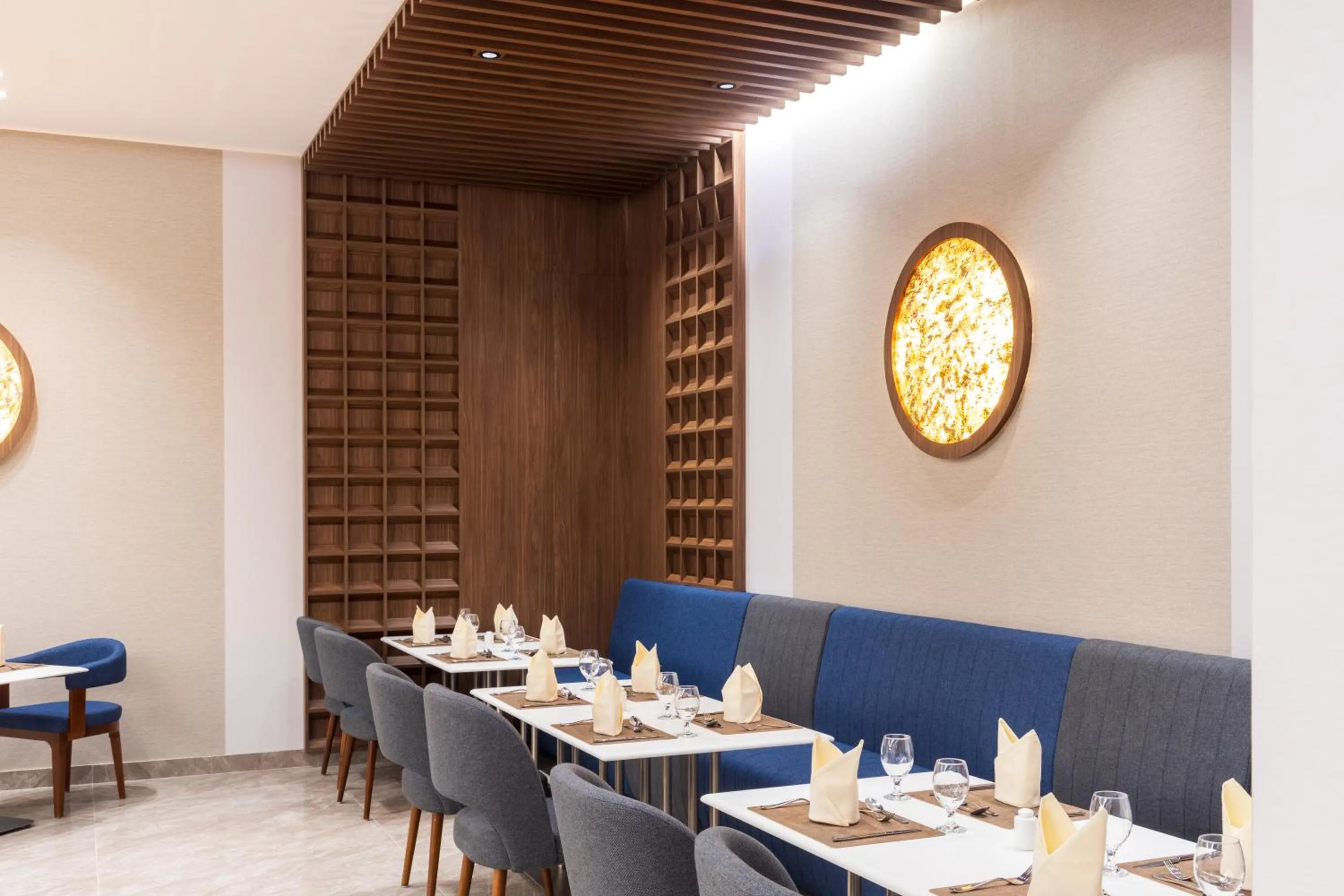 Restaurant/places to eat in MD Hotel By Gewan