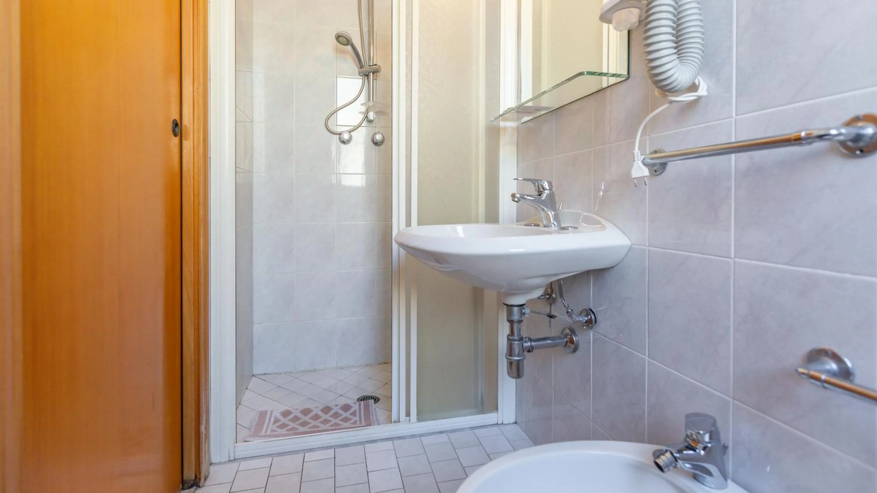 Shower in Hotel Parco Fellini