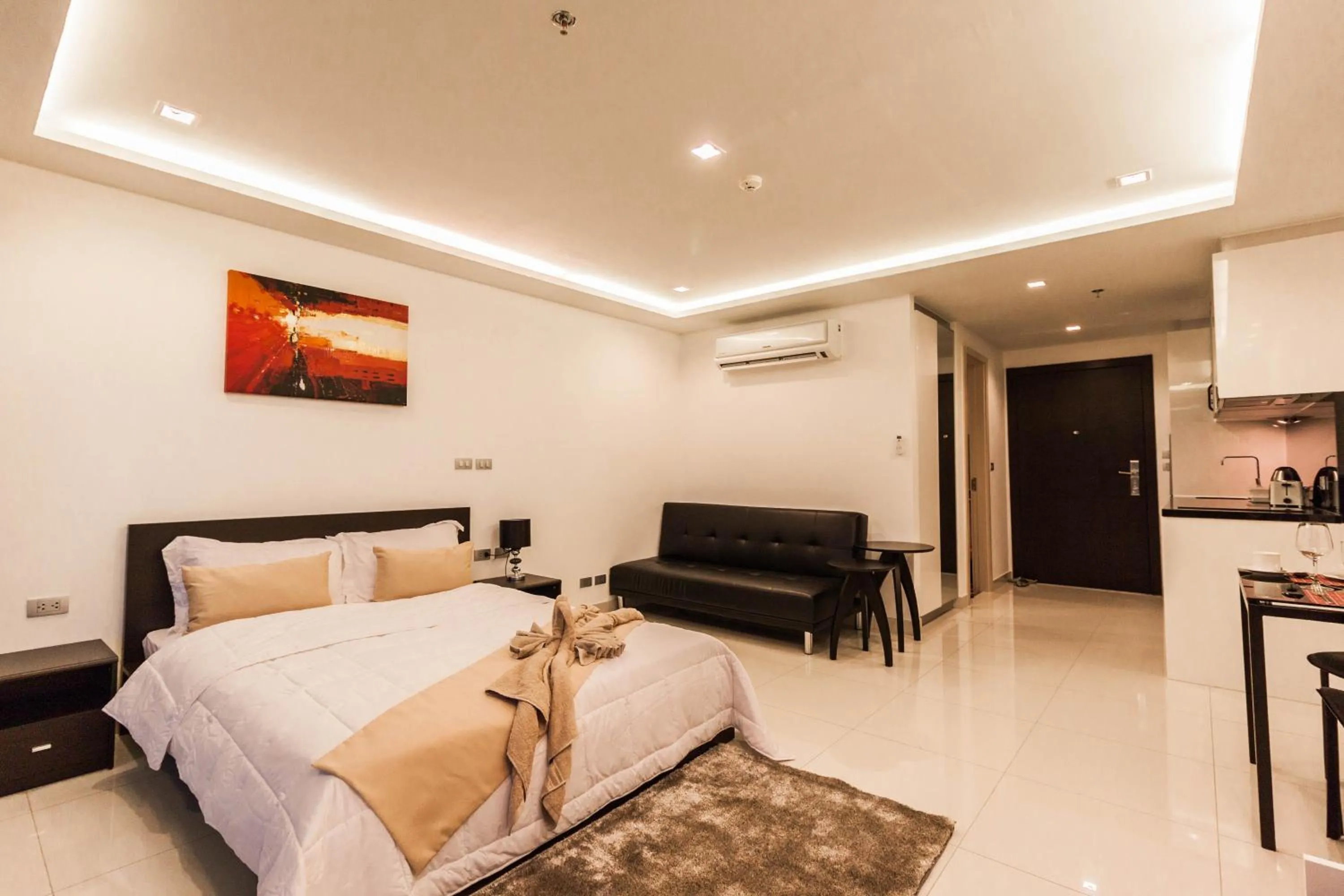 Bedroom, Bed in Wongamat Tower by Pattaya Sunny Rentals