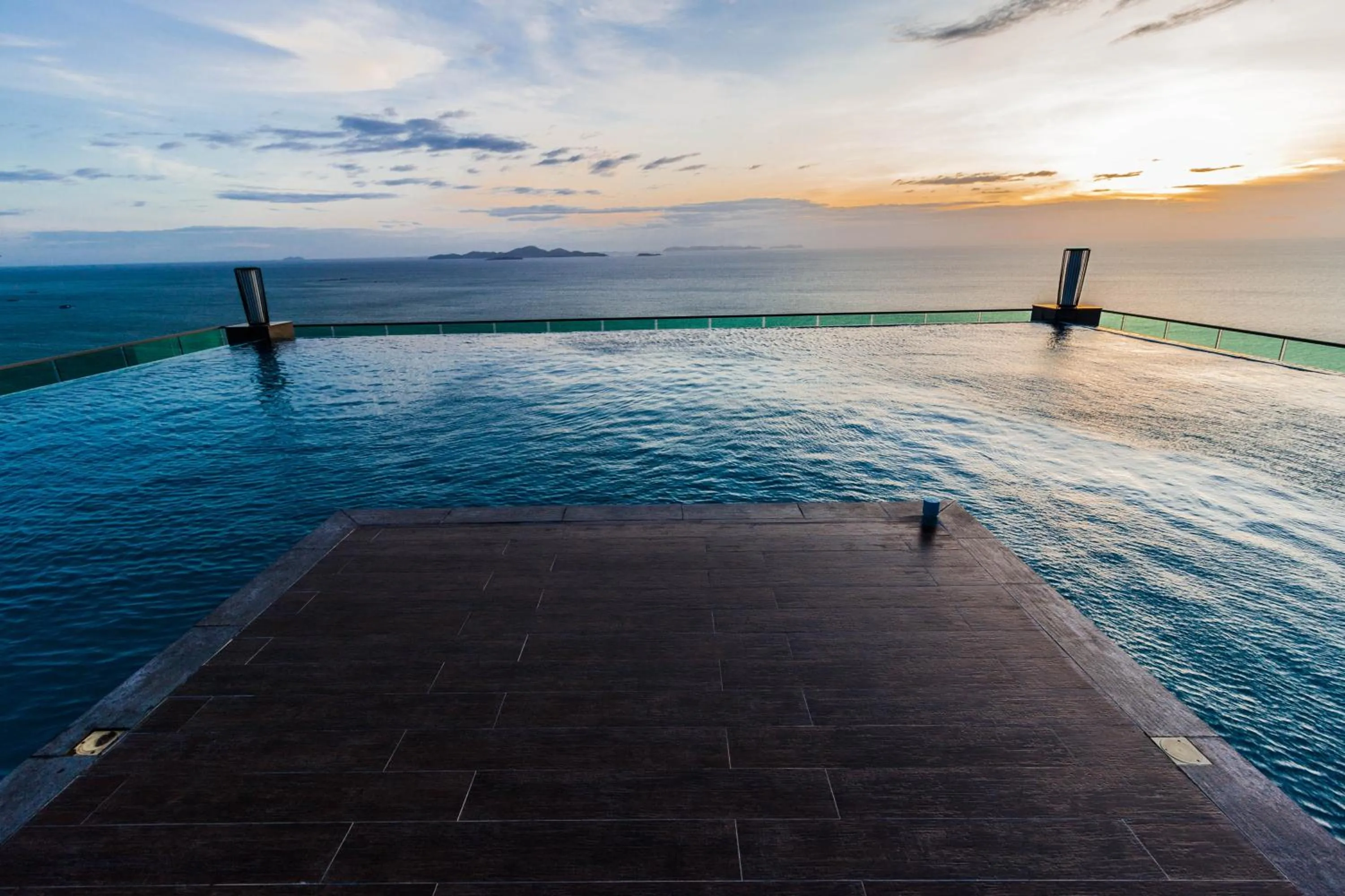 Swimming pool in Wongamat Tower by Pattaya Sunny Rentals