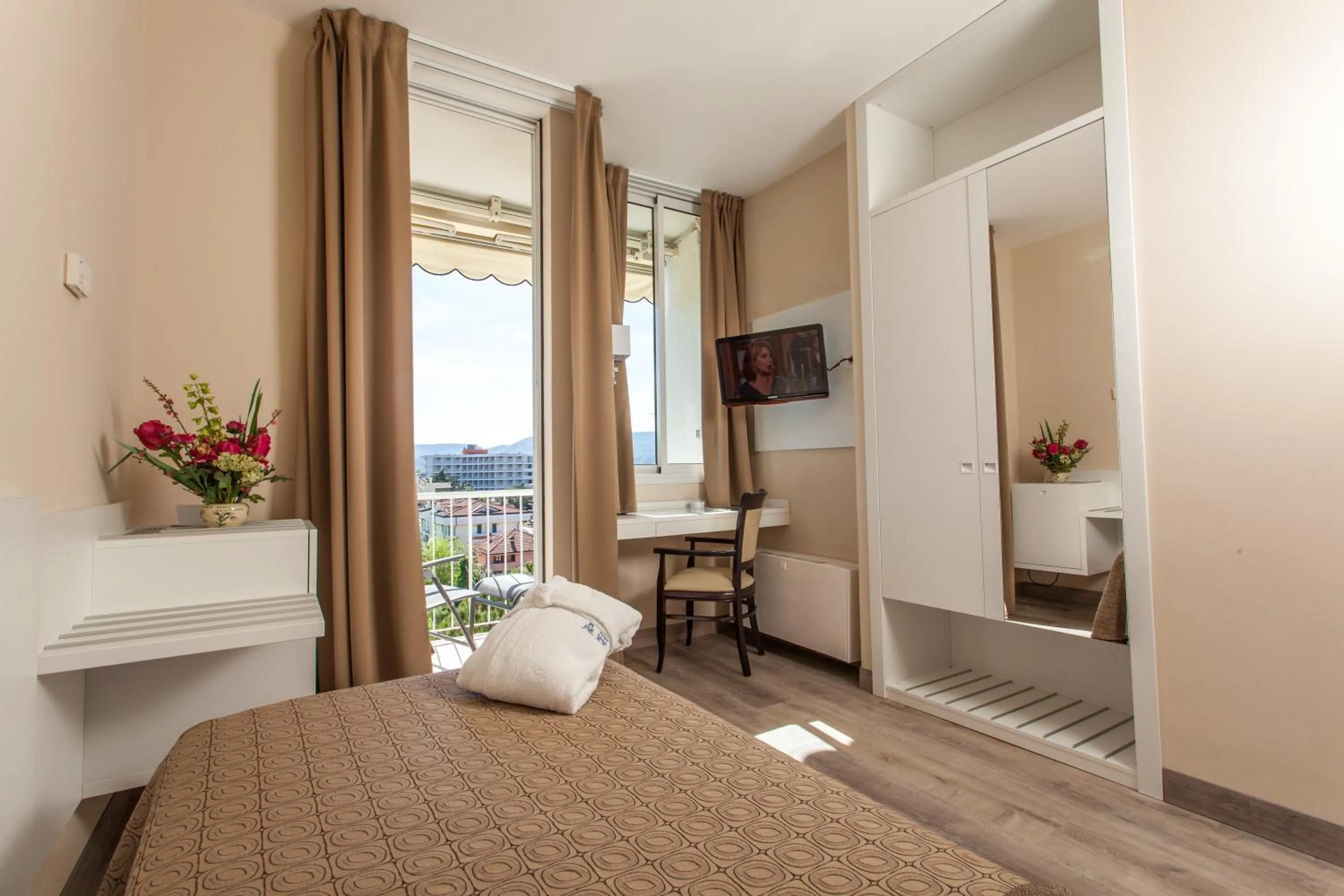 Photo of the whole room, Bed in Hotel Abano Astoria