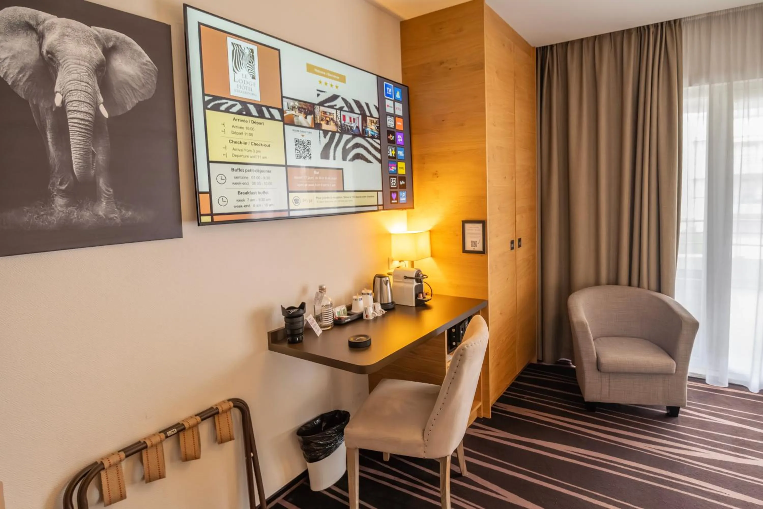 Bedroom in Le Lodge Brit Hotel Strasbourg Zenith