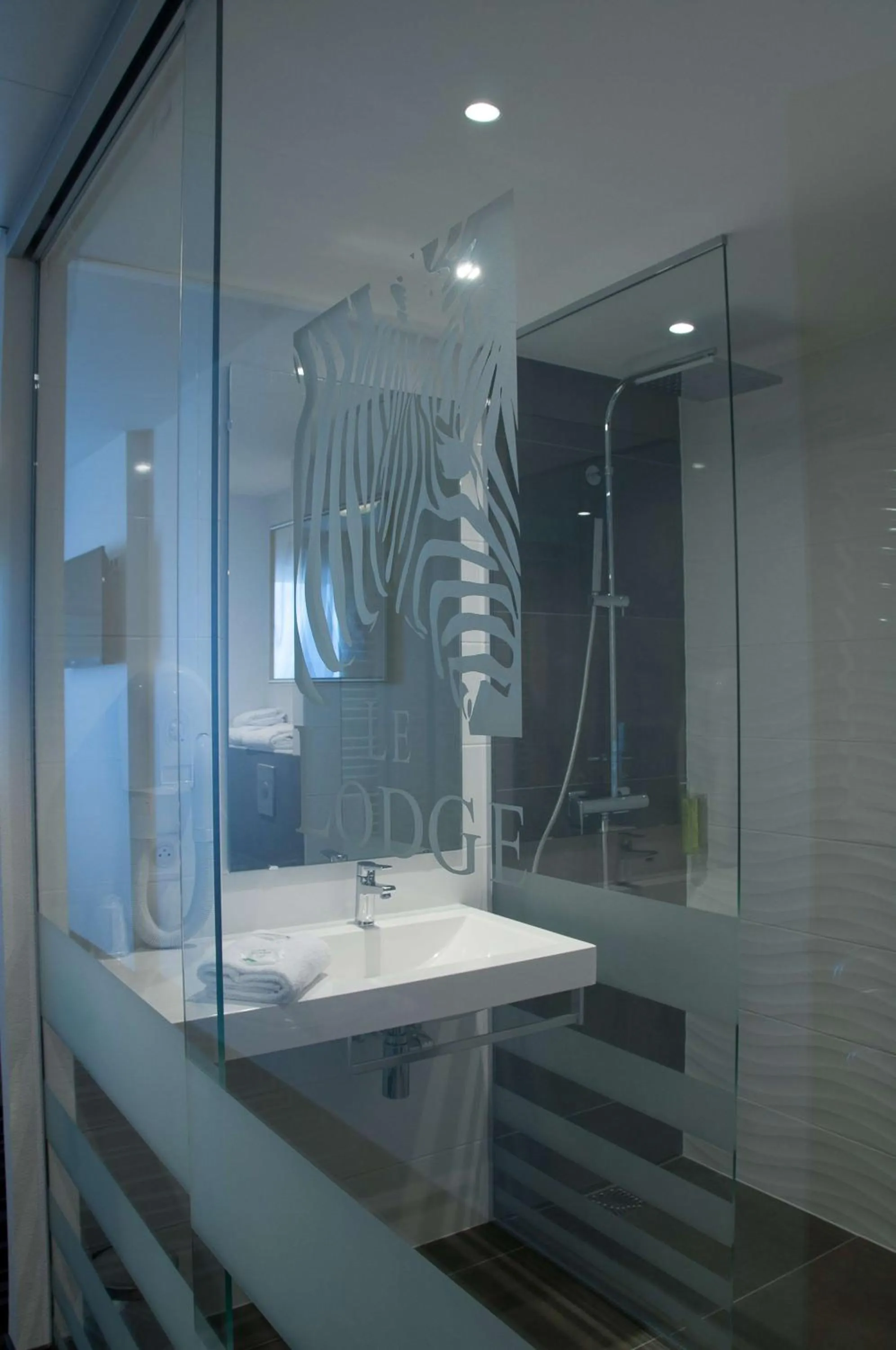 Bathroom in Le Lodge Brit Hotel Strasbourg Zenith