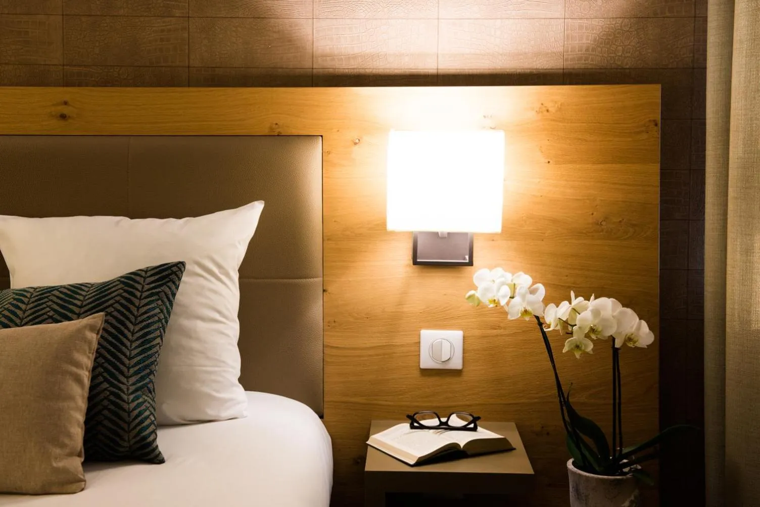 Bedroom, Bed in Le Lodge Brit Hotel Strasbourg Zenith