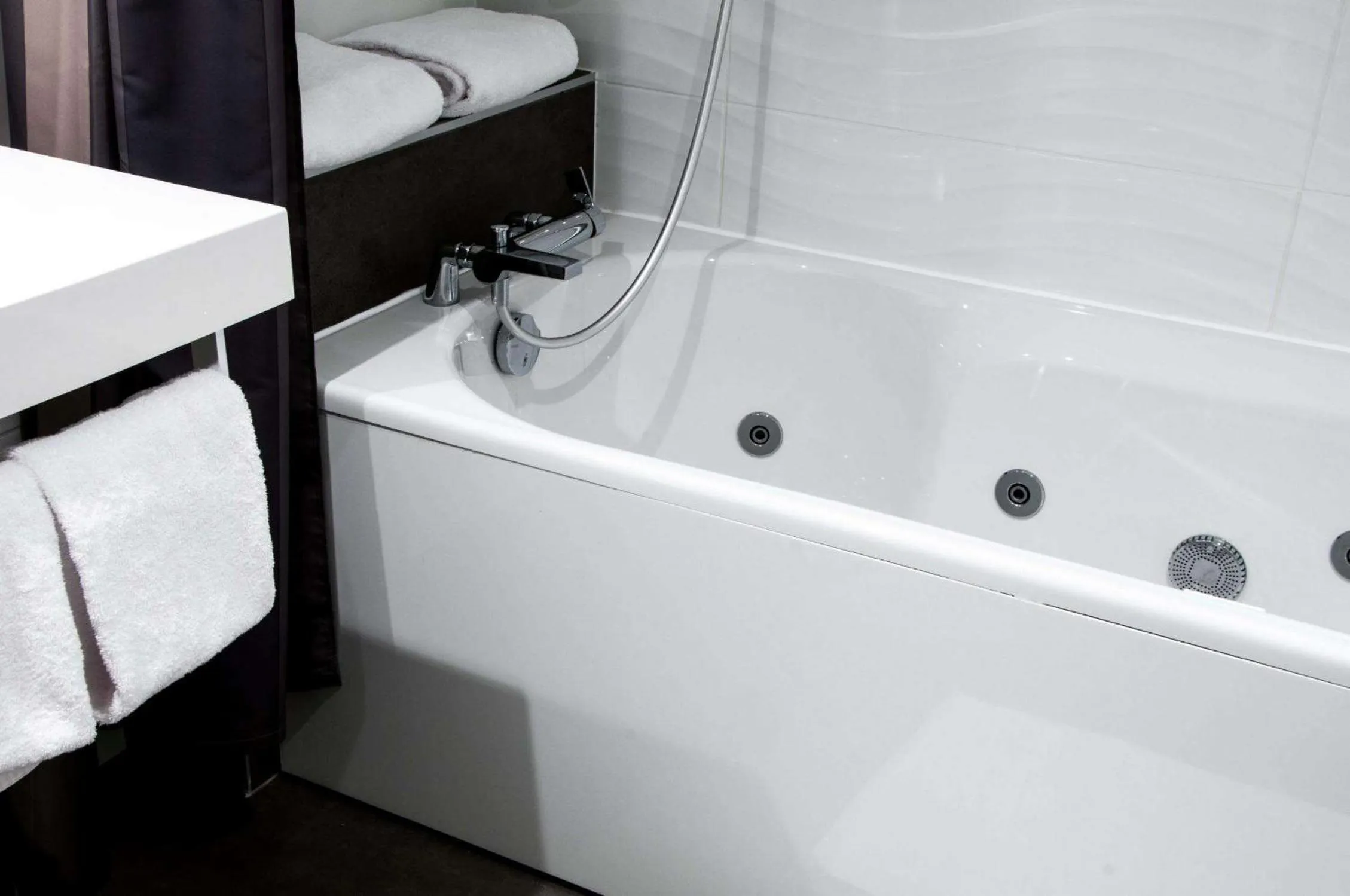 Bathroom in Le Lodge Brit Hotel Strasbourg Zenith