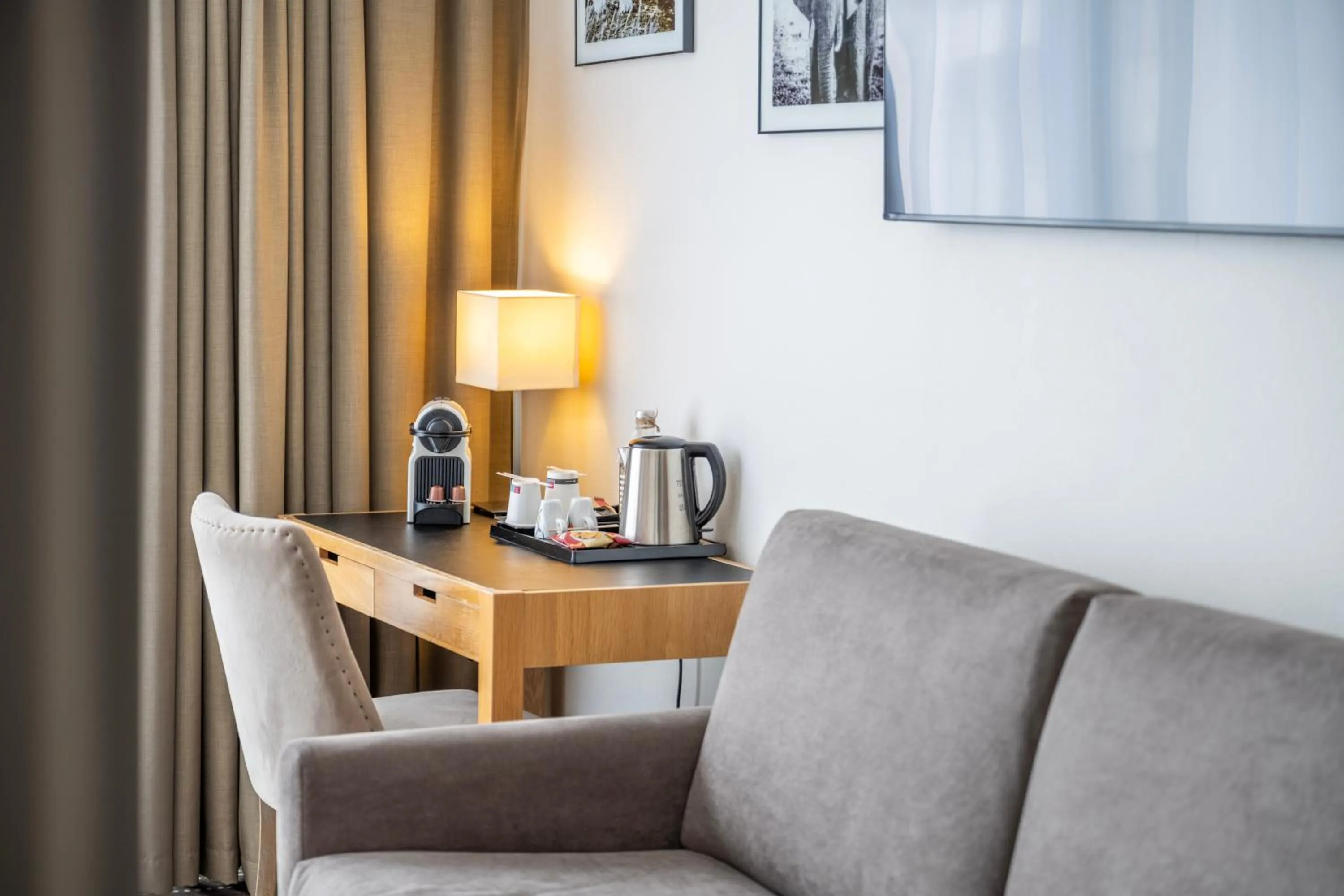 Bedroom in Le Lodge Brit Hotel Strasbourg Zenith