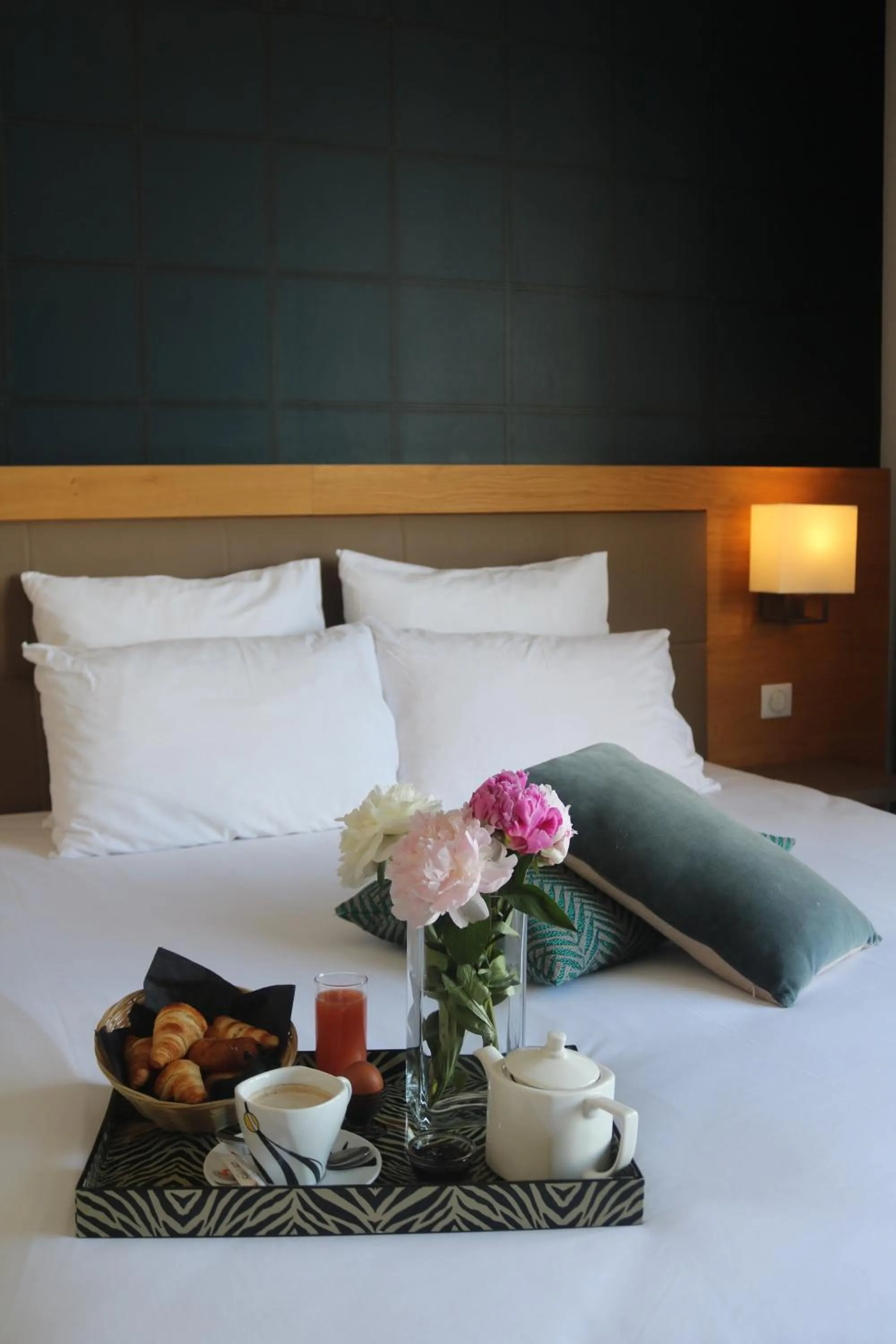 Breakfast, Bed in Le Lodge Brit Hotel Strasbourg Zenith