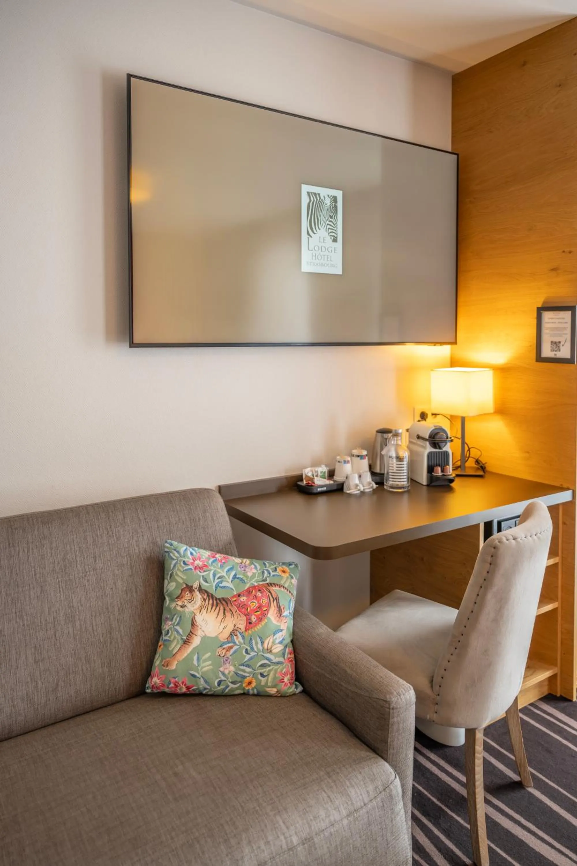 Bedroom in Le Lodge Brit Hotel Strasbourg Zenith