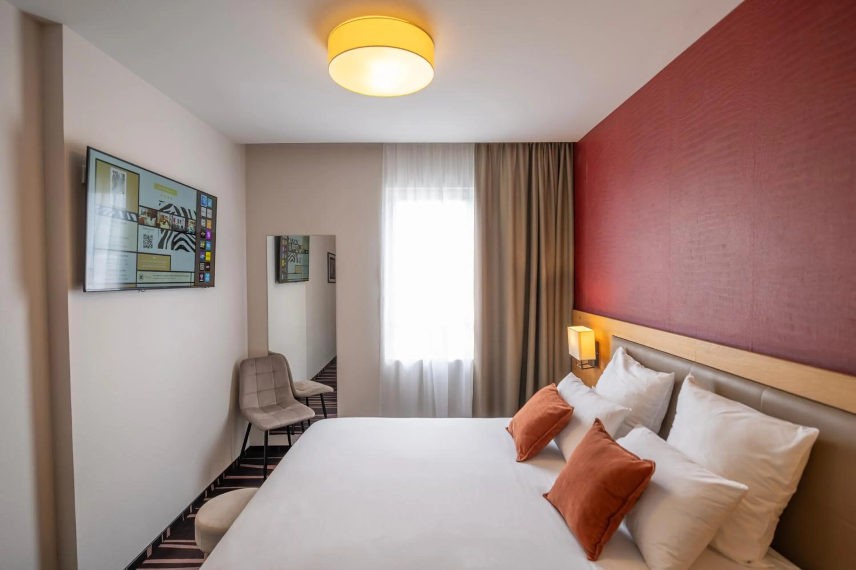 Bed in Le Lodge Brit Hotel Strasbourg Zenith