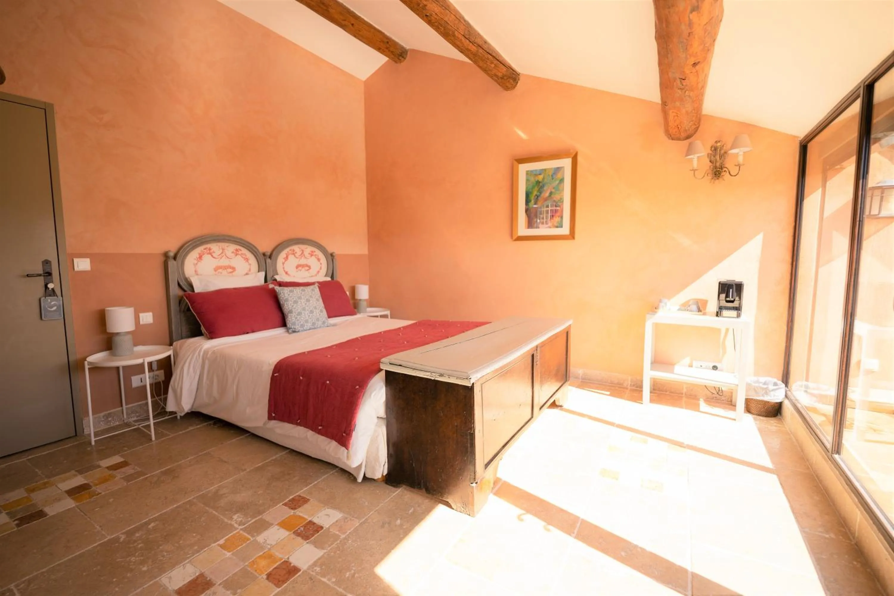Suite with Garden View in Hôtel Le Mas des Grès & Restaurant Sous les Platanes