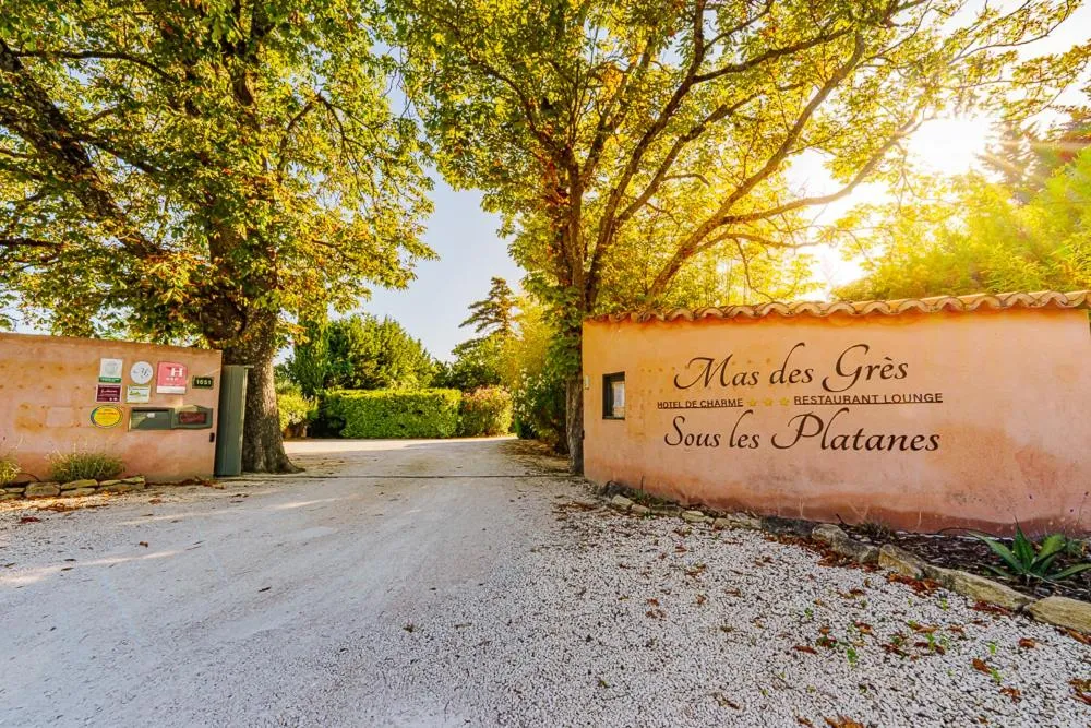 Hôtel Le Mas des Grès & Restaurant Sous les Platanes