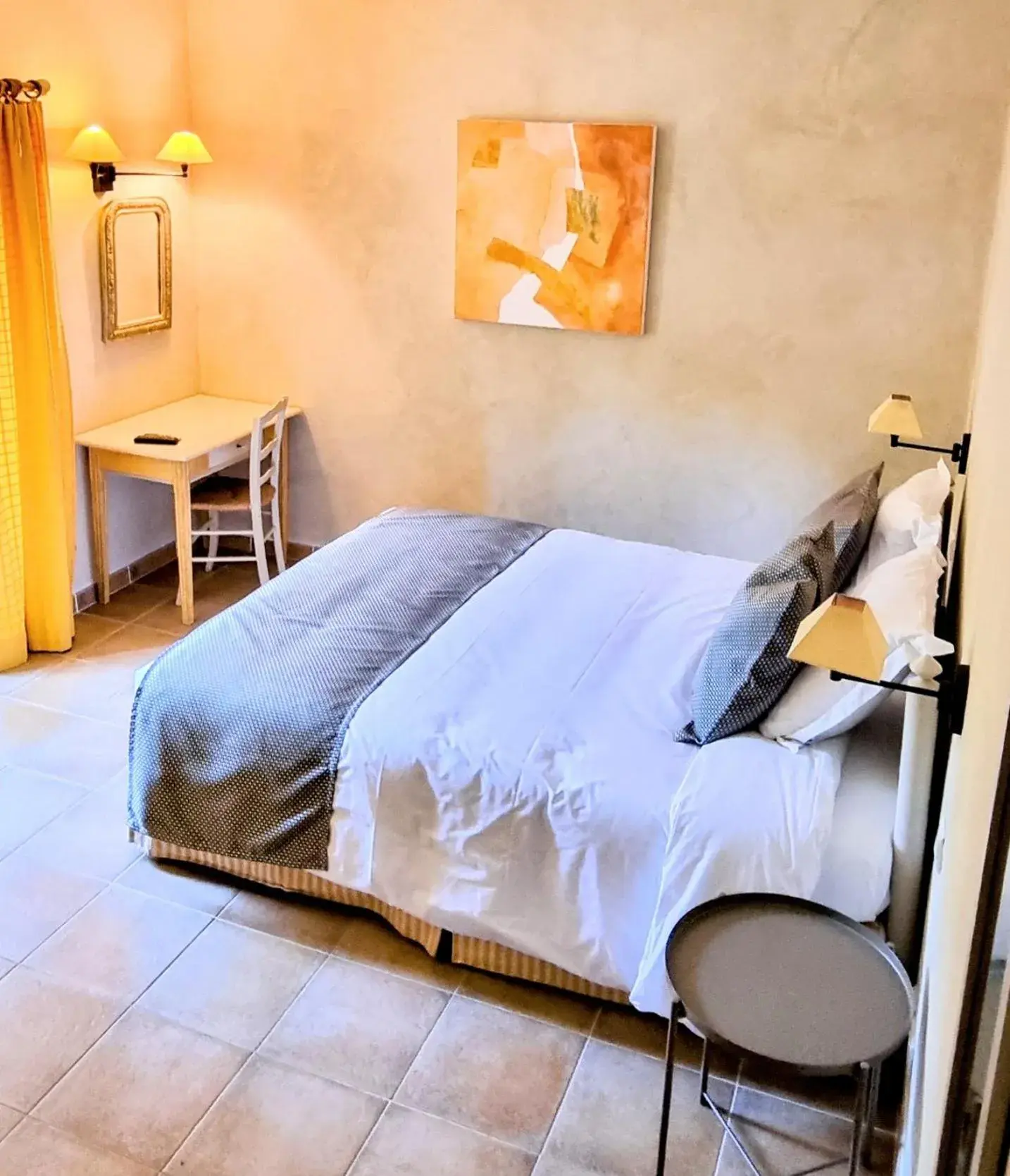 Standard Double Room in Hôtel Le Mas des Grès & Restaurant Sous les Platanes Standard Double Room in Hôtel Le Mas des Grès & Restaurant Sous les Platanes