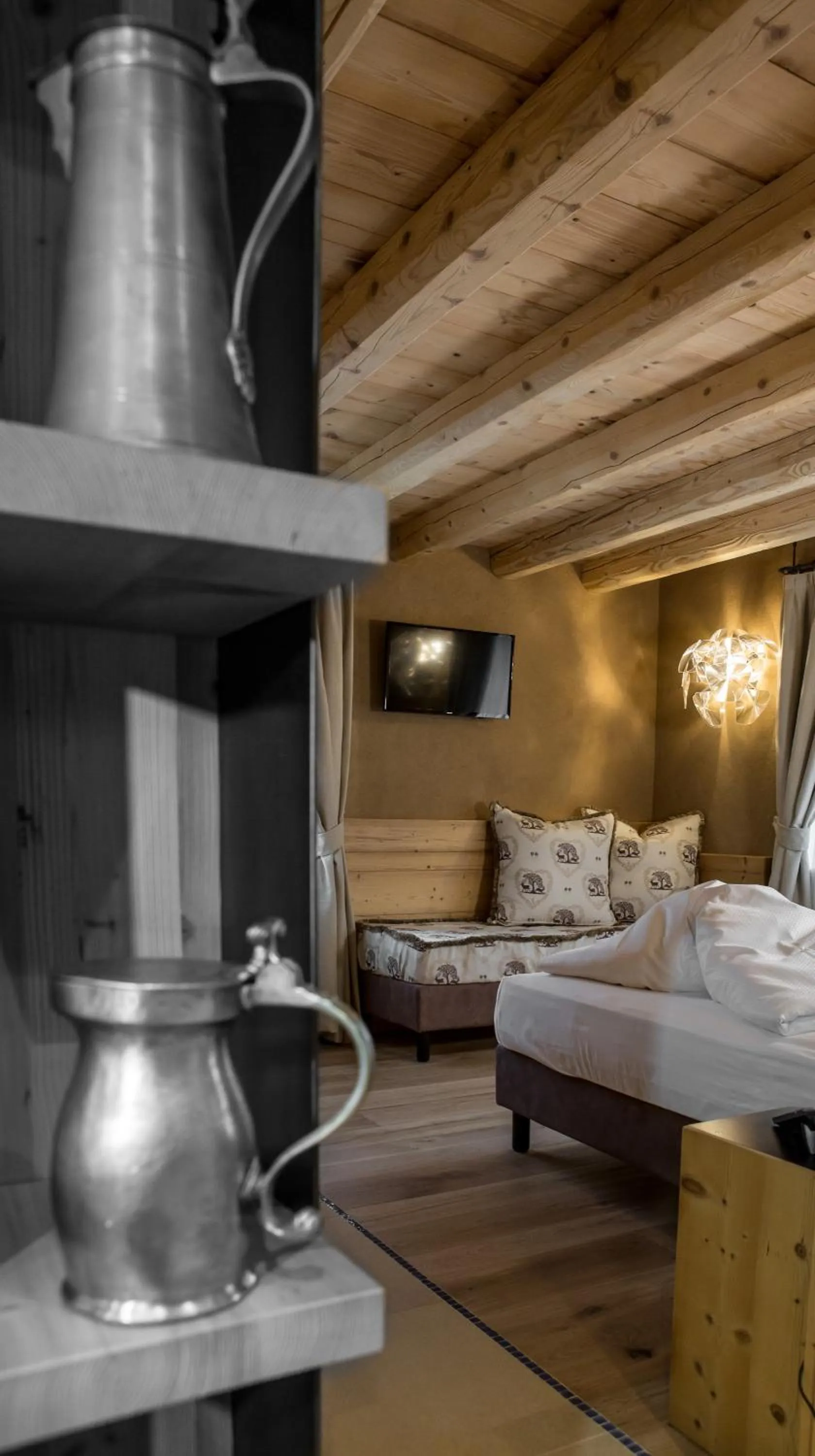 Decorative detail, Bed in Hotel Orso Grigio