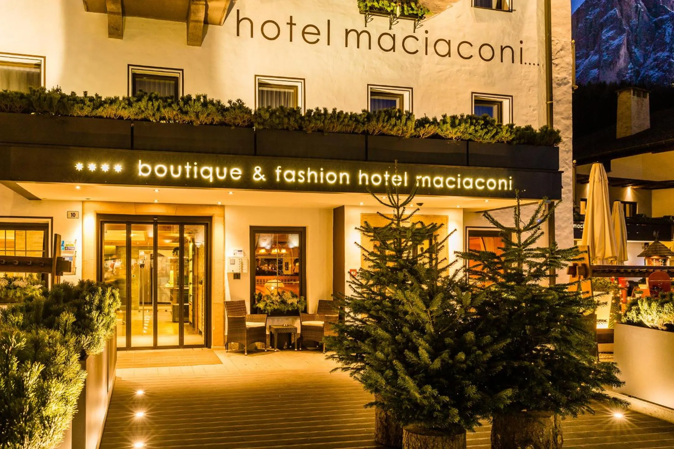 Facade/entrance in Boutique & Fashion Hotel Maciaconi - Gardenahotels