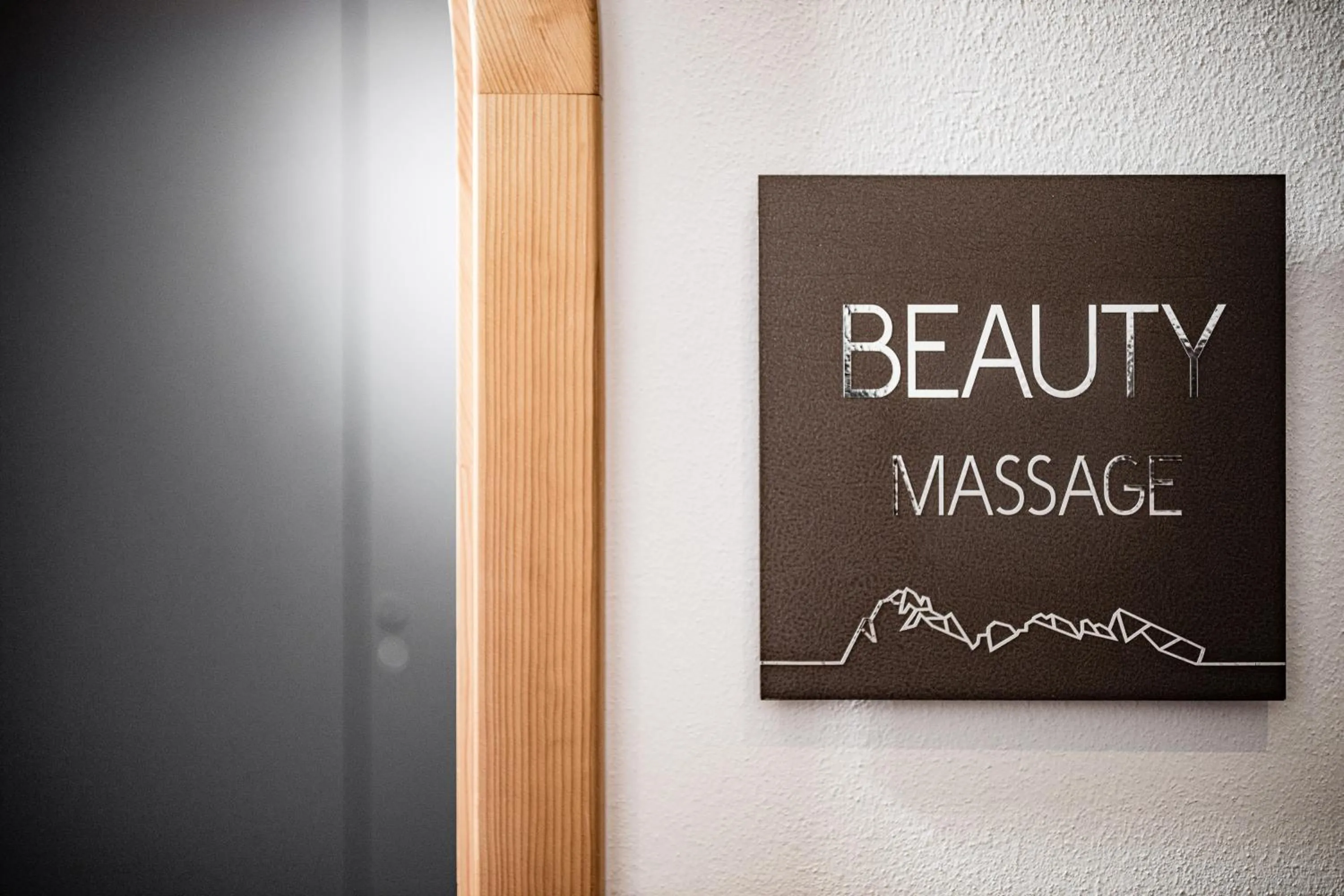 Property logo or sign in Boutique & Fashion Hotel Maciaconi - Gardenahotels