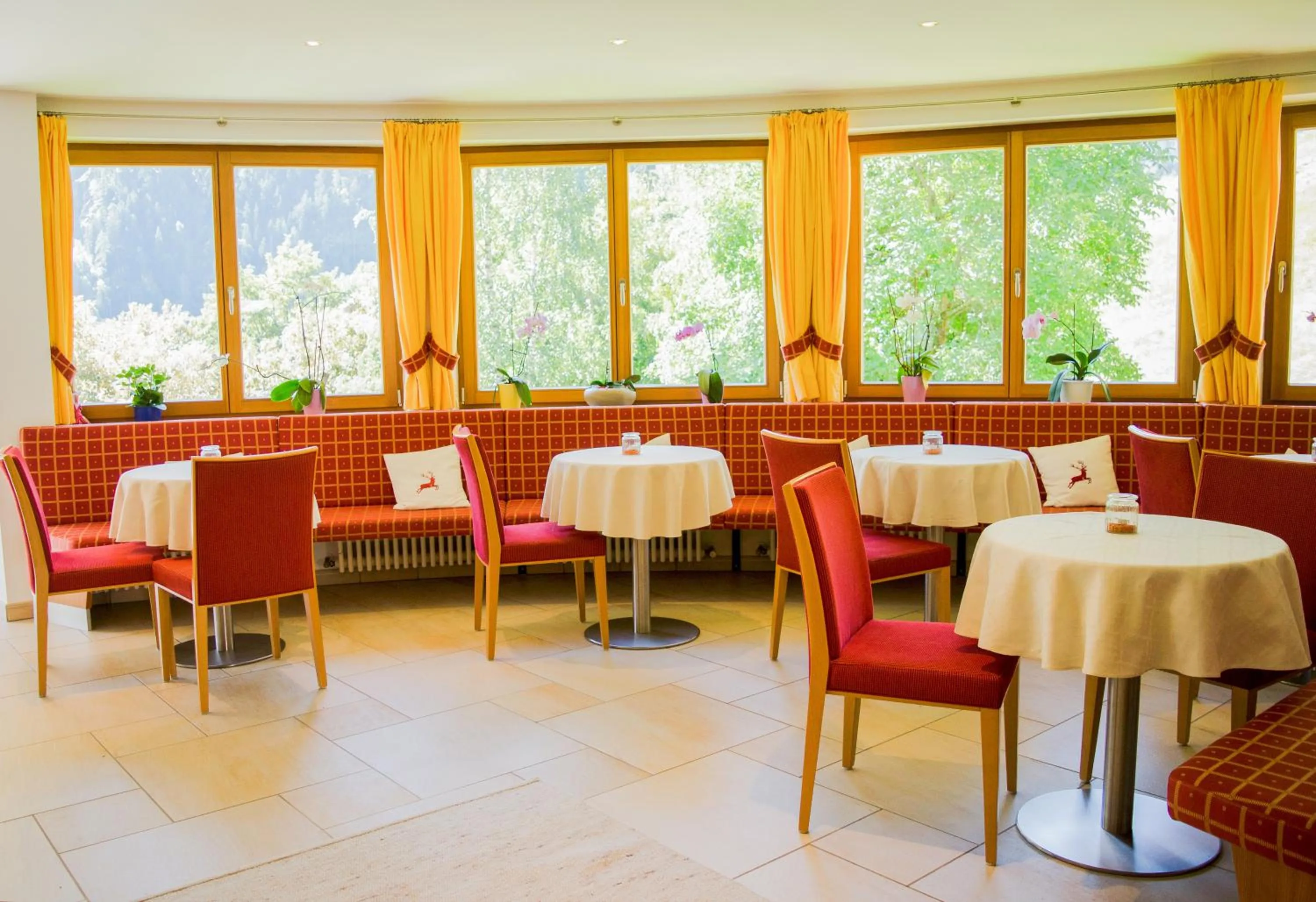 Restaurant/places to eat in Hotel St. Pankraz