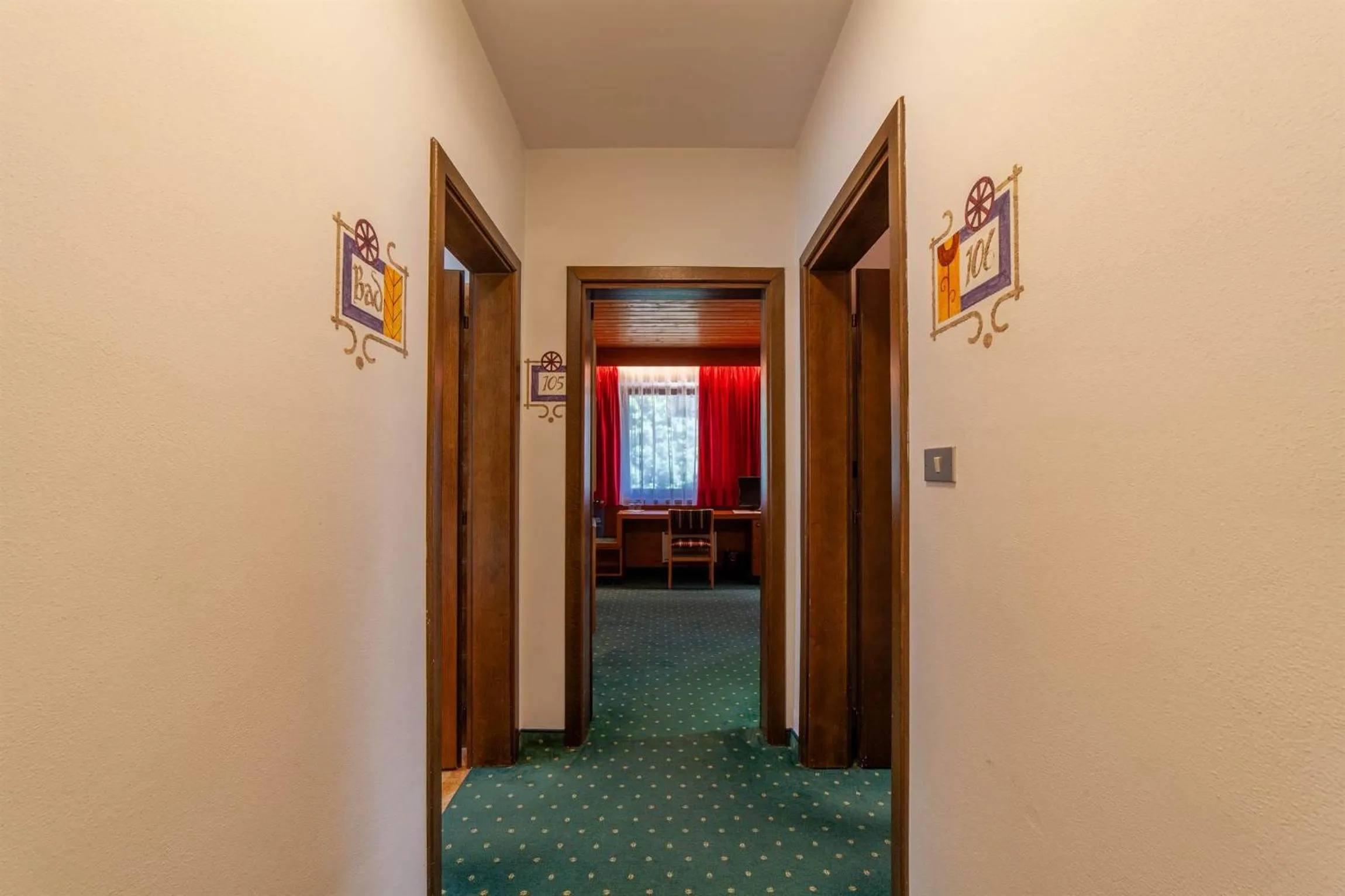 Photo of the whole room in Hotel St. Pankraz