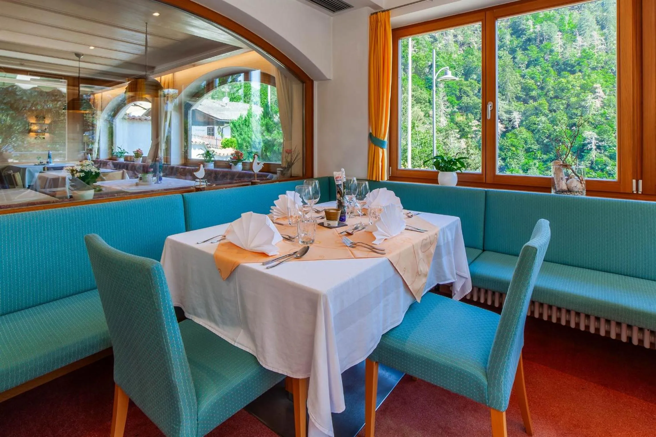 Restaurant/places to eat in Hotel St. Pankraz