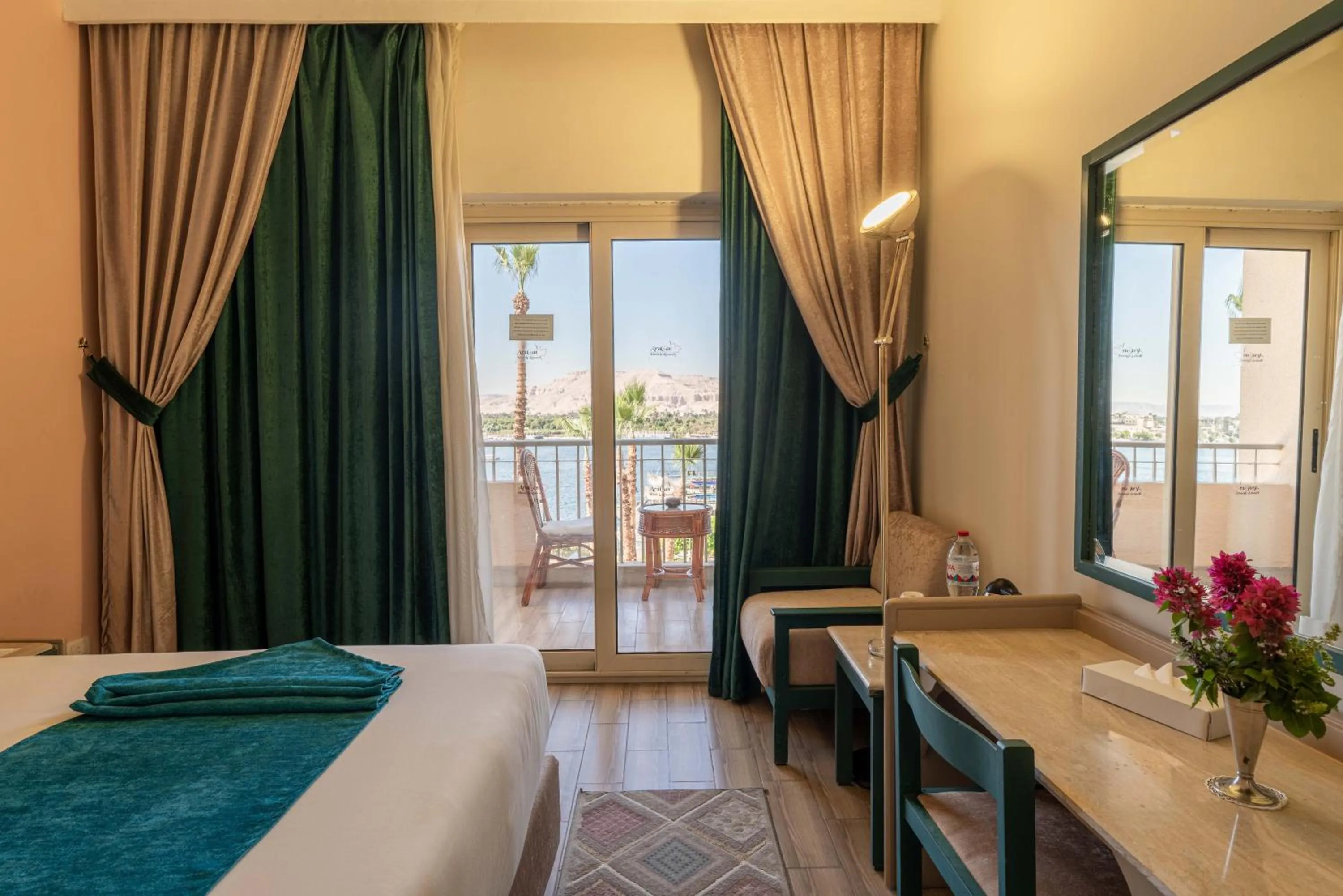 Bedroom, Bed in Aracan Eatabe Luxor Hotel