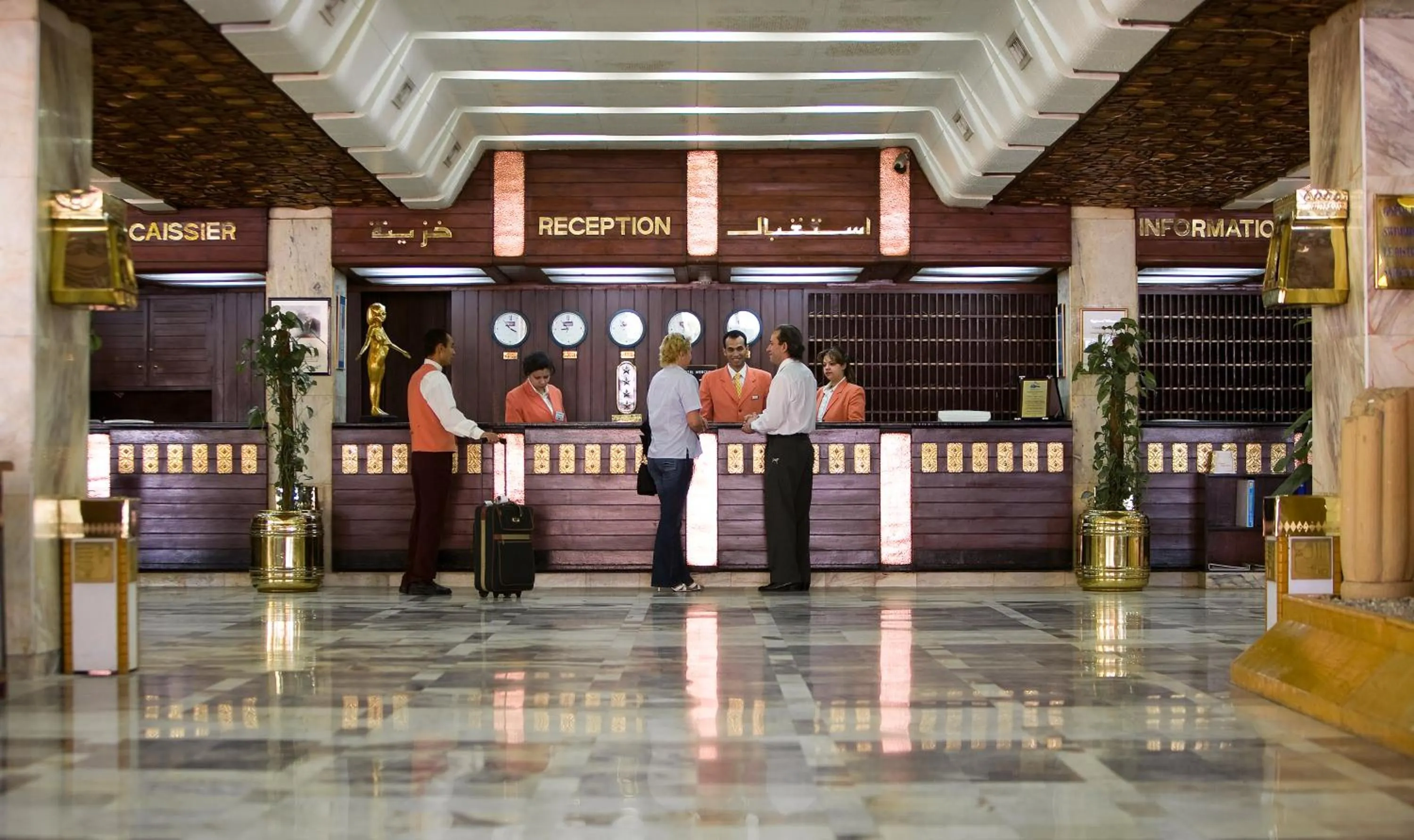 Staff in Aracan Eatabe Luxor Hotel