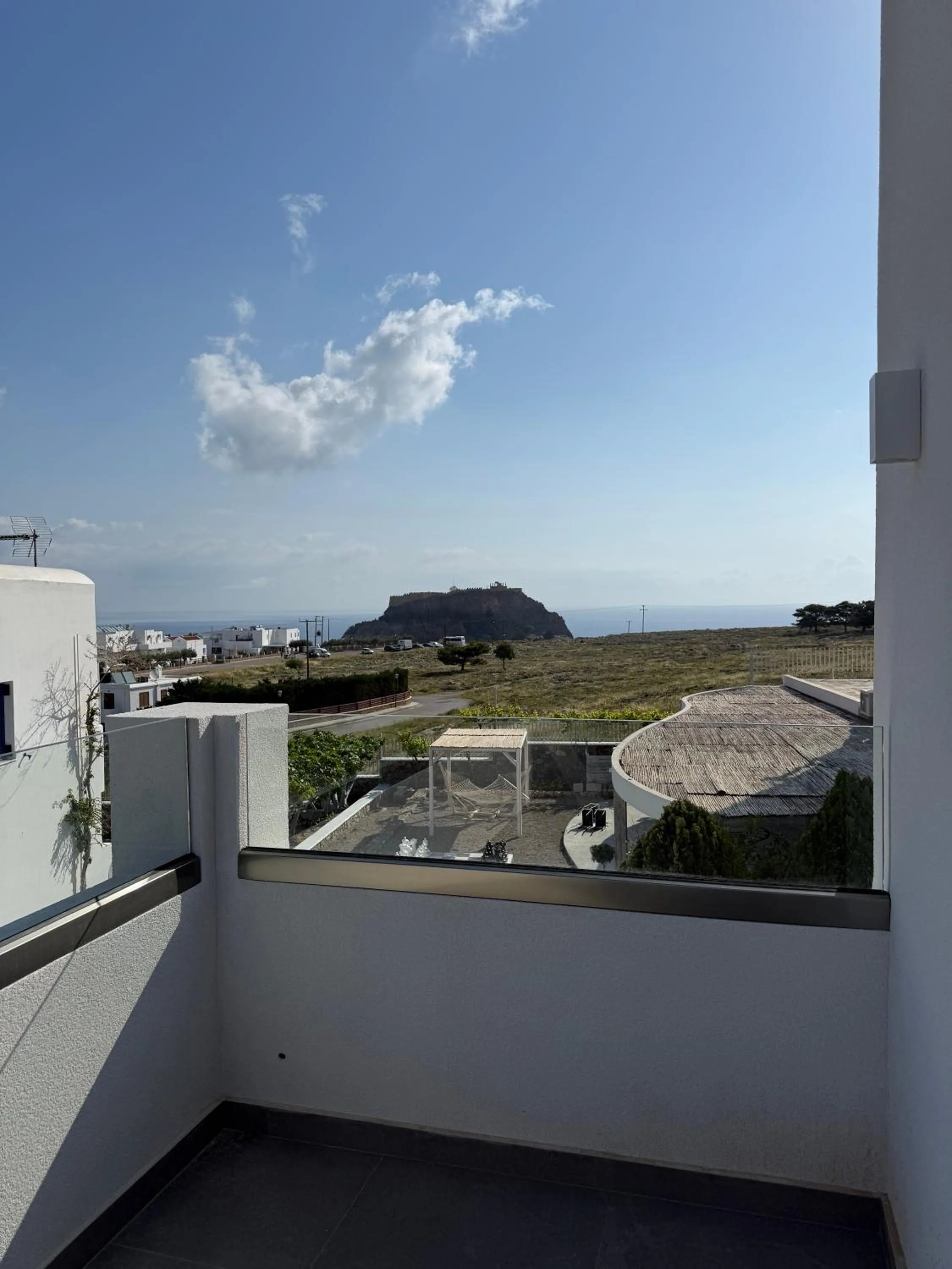 Lambis Studios & Apartments