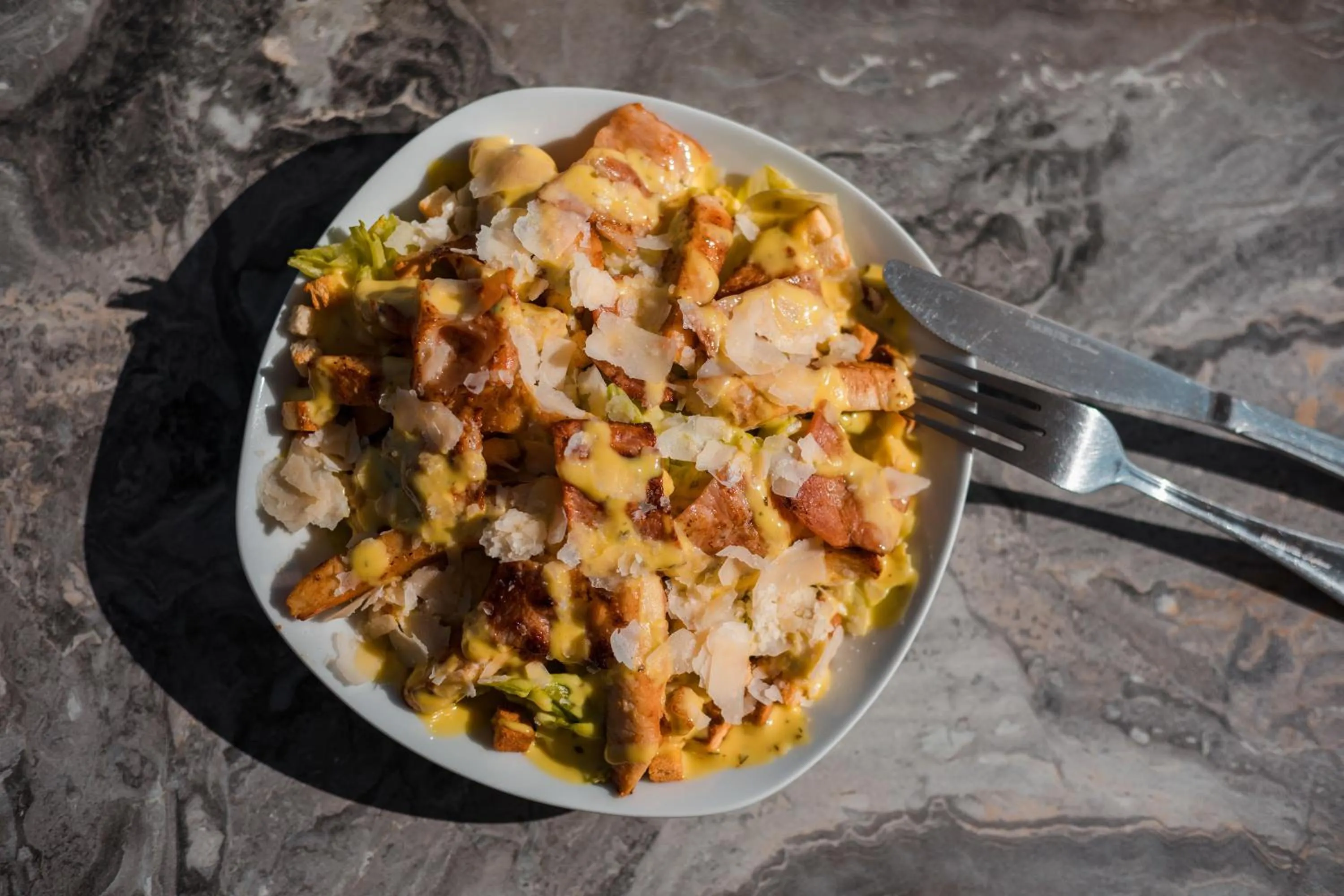 Food and drinks in Lambis Studios & Apartments