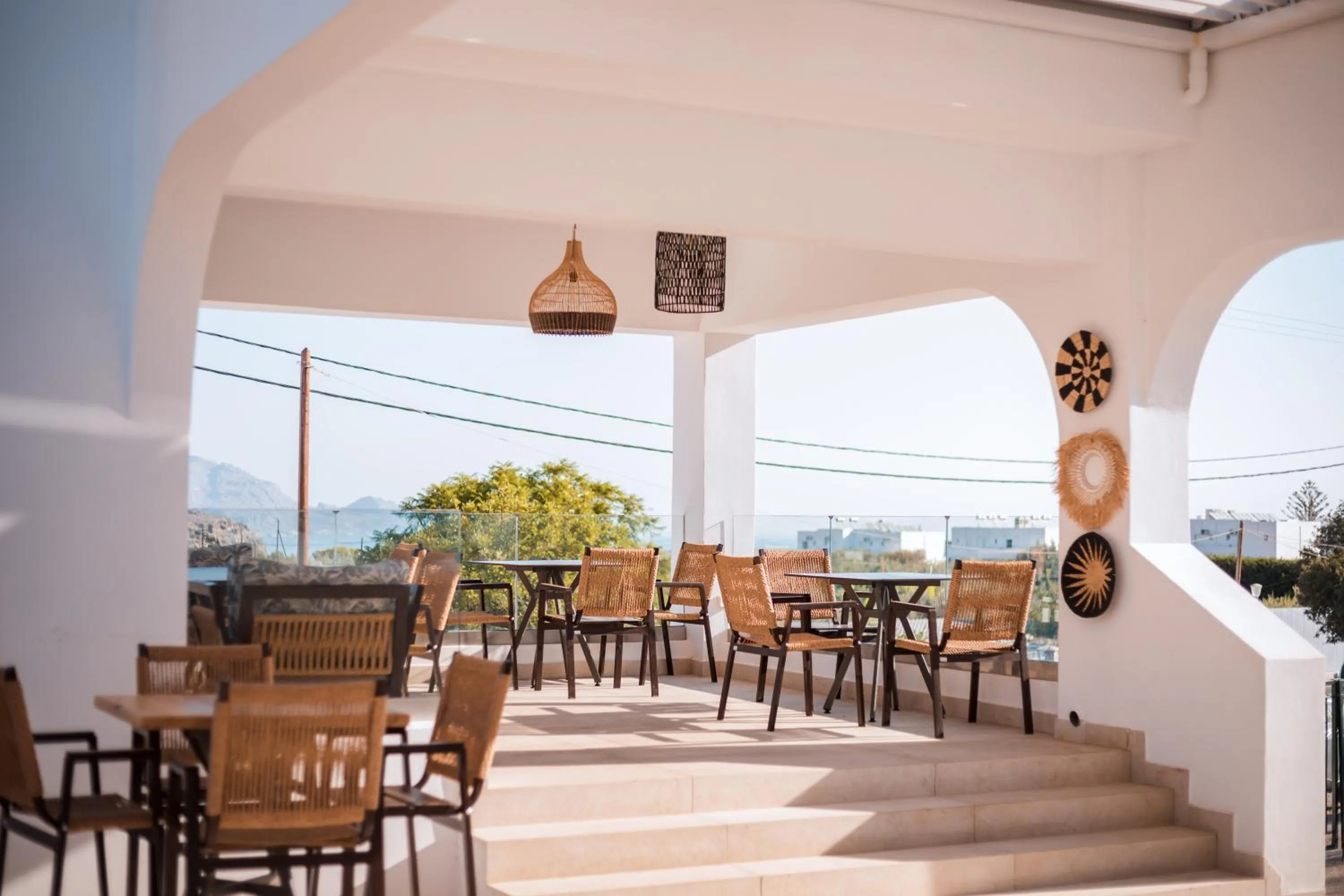 Restaurant/places to eat in Lambis Studios & Apartments