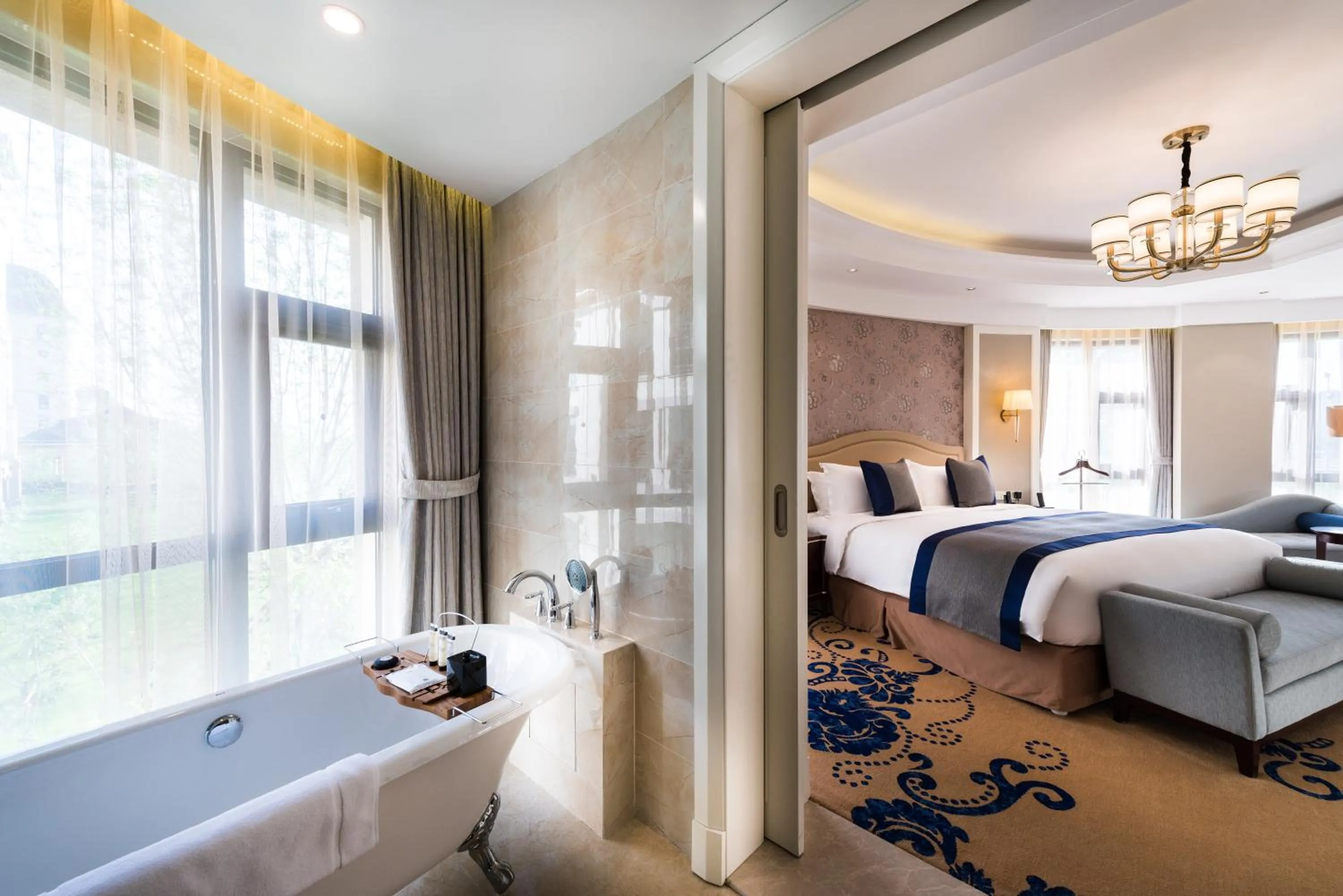 Bathroom, Bed in Pullman Tangshan