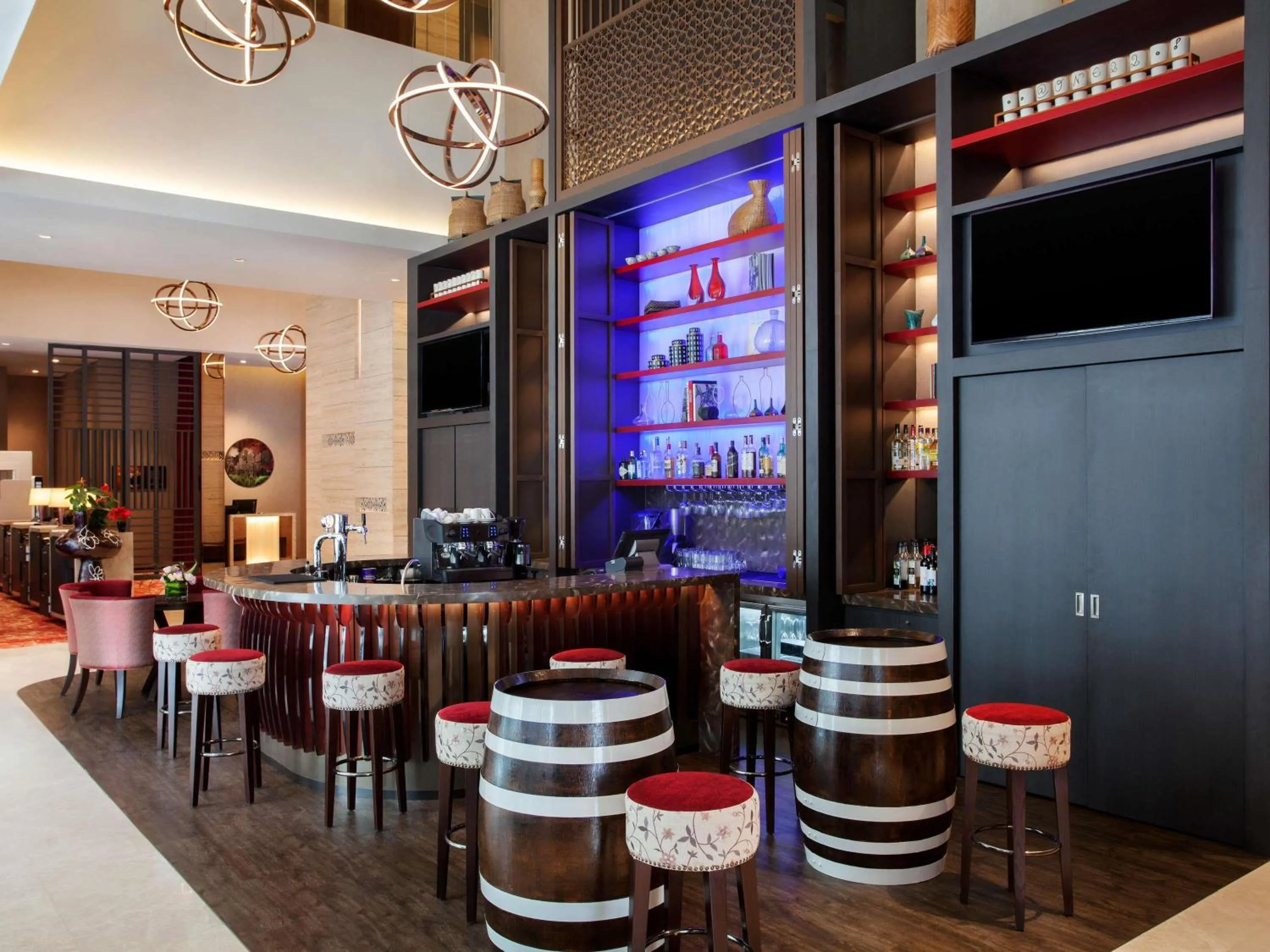 Lounge or bar in Mercure Singapore Bugis