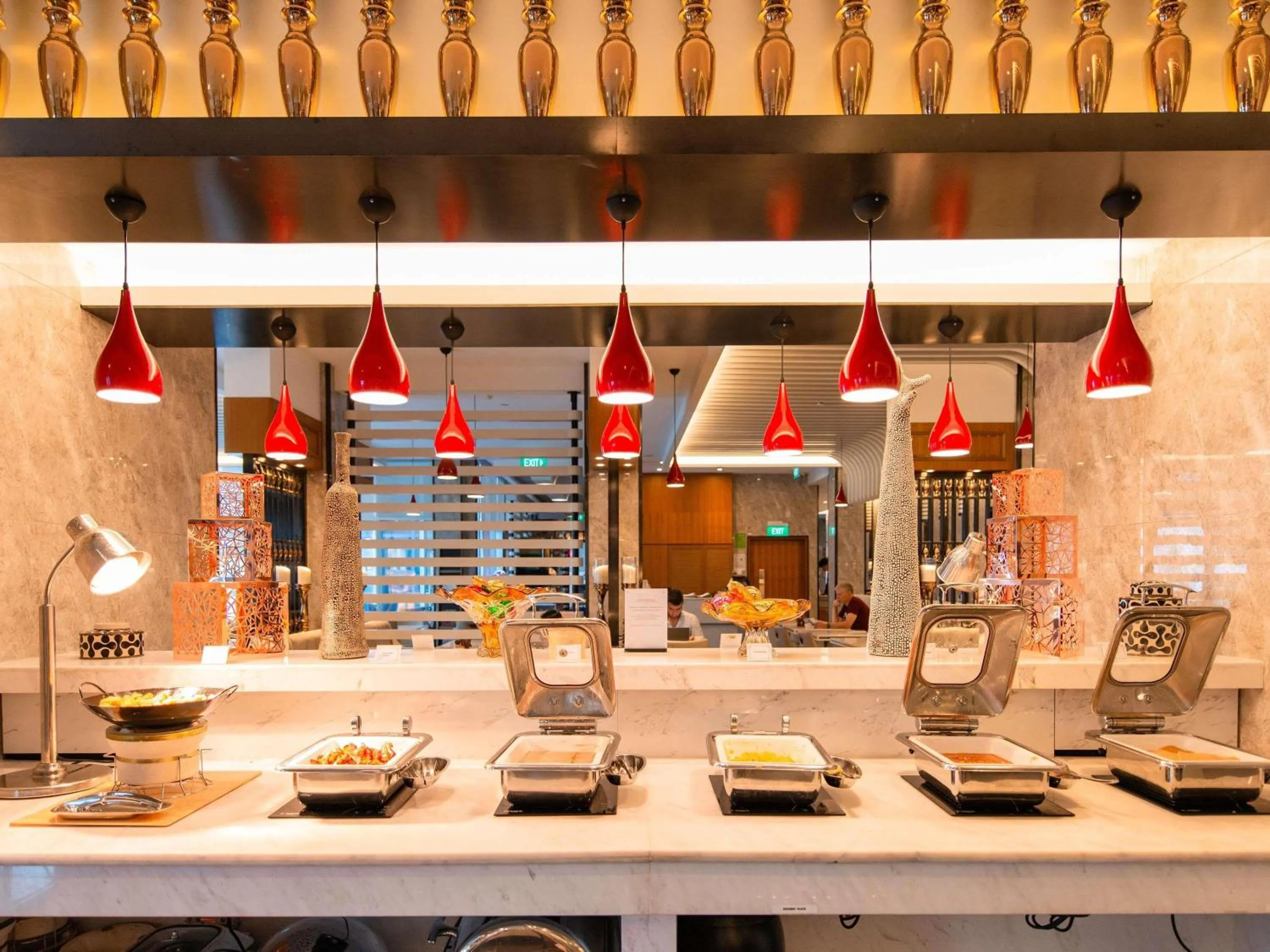 Restaurant/places to eat in Mercure Singapore Bugis