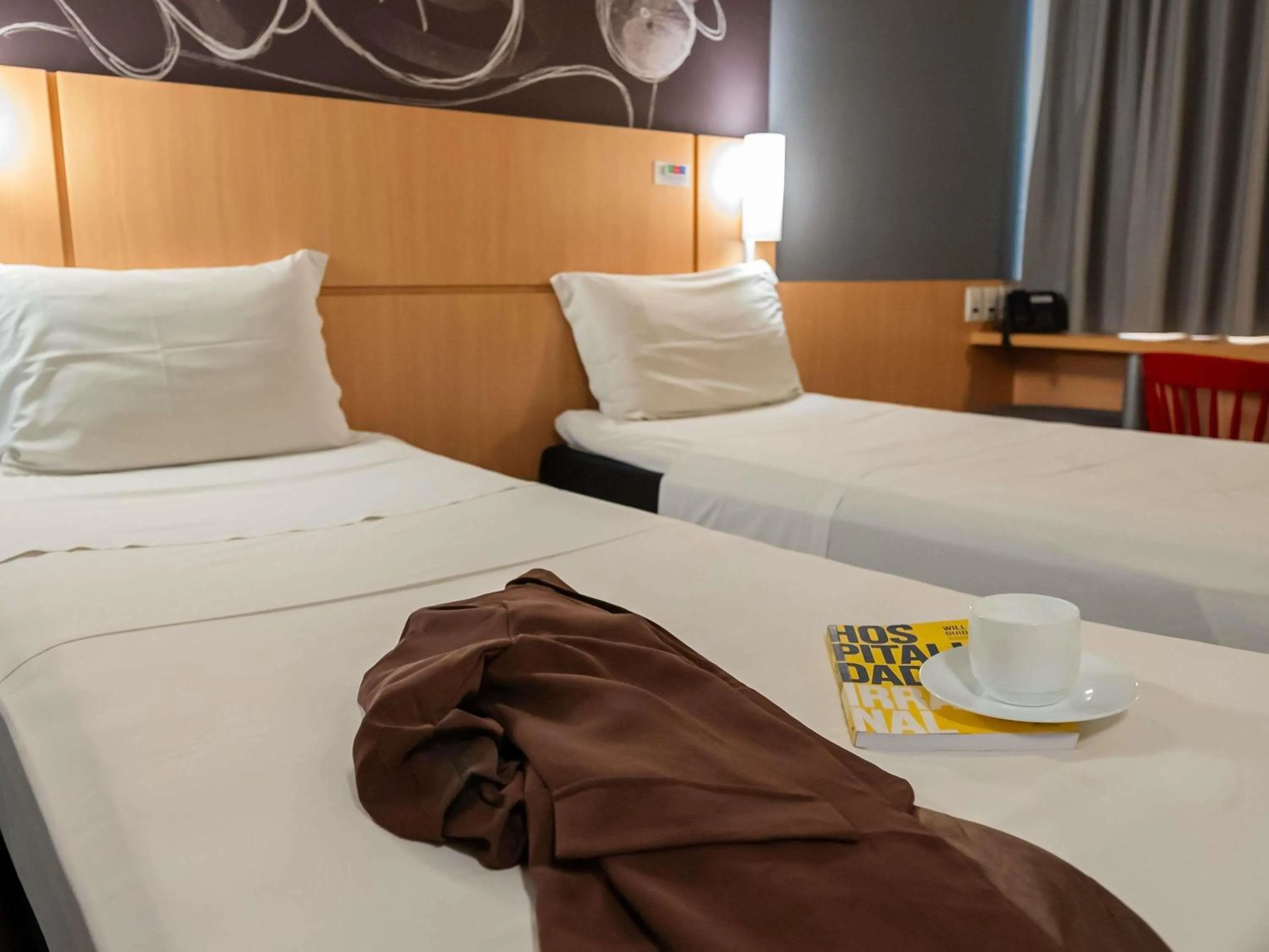 Bedroom, Bed in Ibis Guaratingueta Aparecida - Circuito da Fé