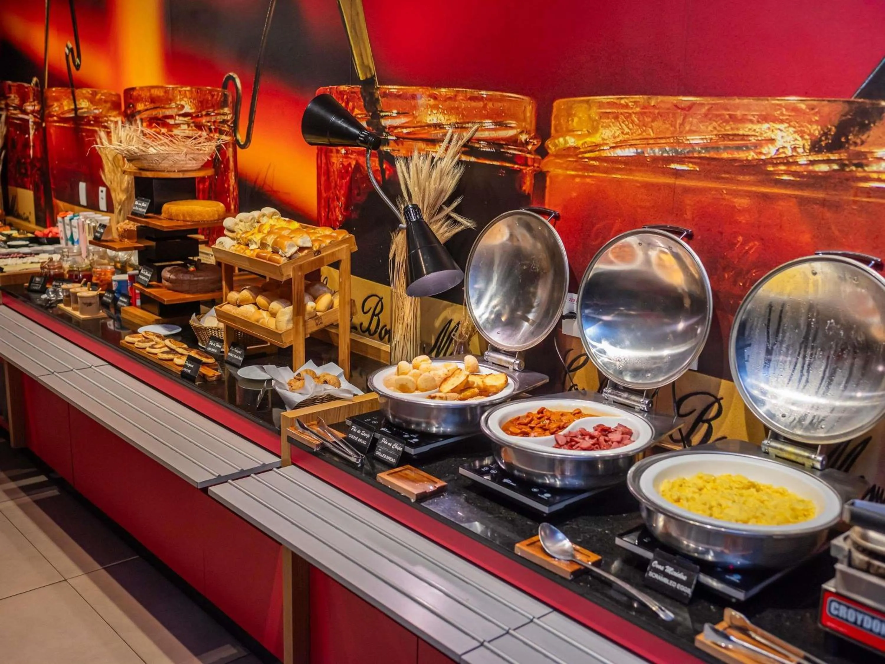 Breakfast in Ibis Guaratingueta Aparecida - Circuito da Fé