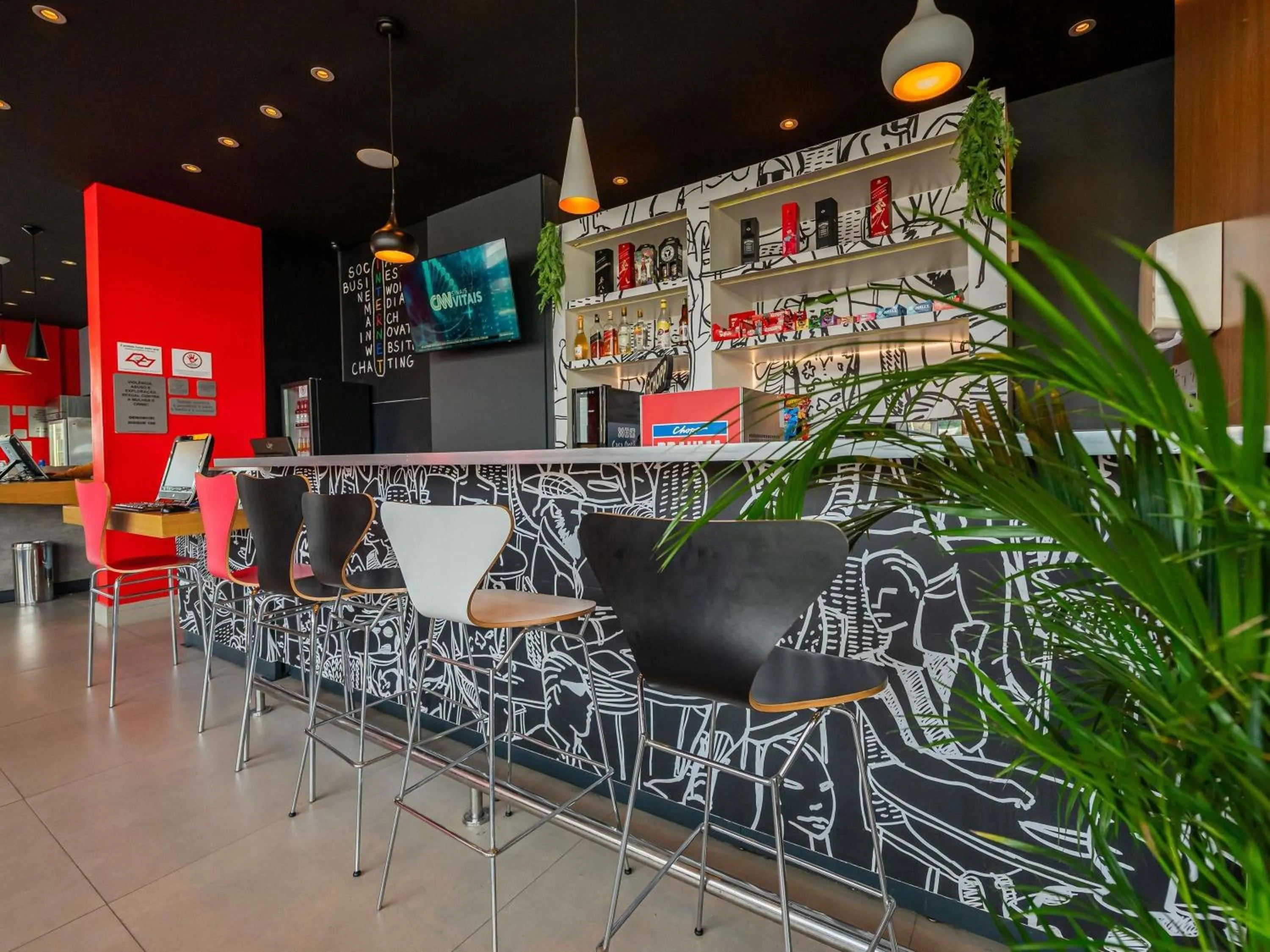 Lounge or bar in Ibis Guaratingueta Aparecida - Circuito da Fé