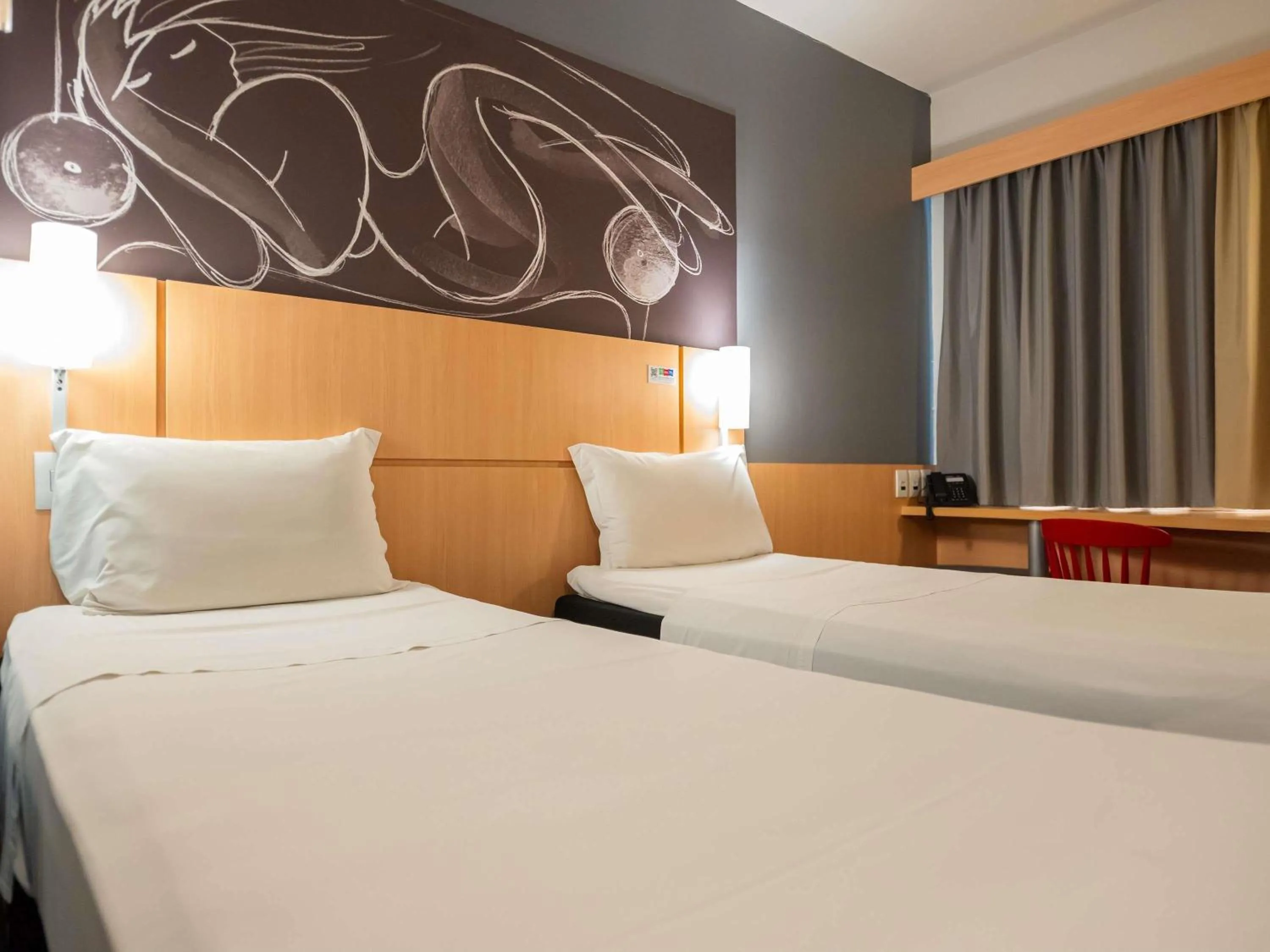 Bedroom, Bed in Ibis Guaratingueta Aparecida - Circuito da Fé