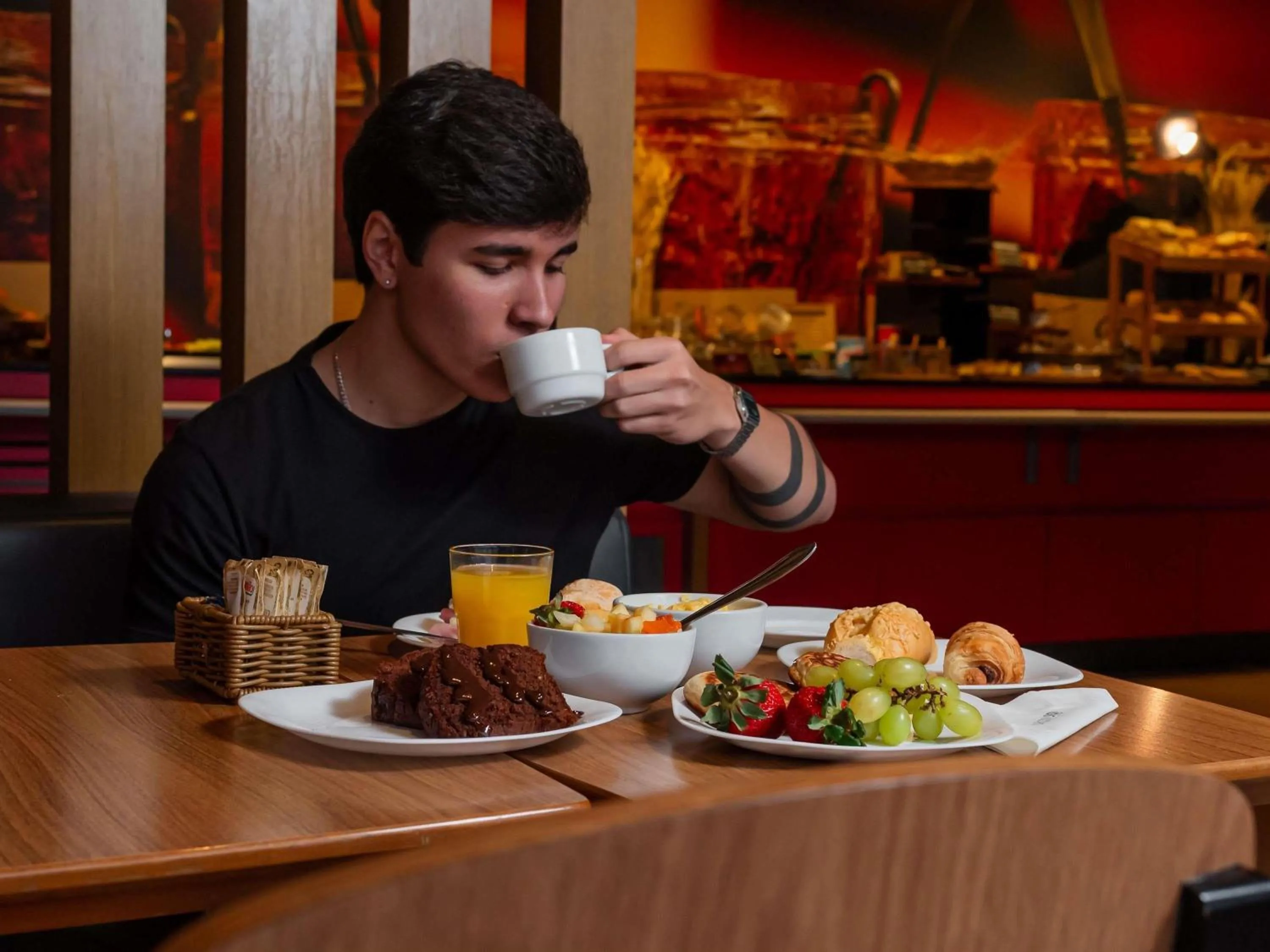 Breakfast in Ibis Guaratingueta Aparecida - Circuito da Fé