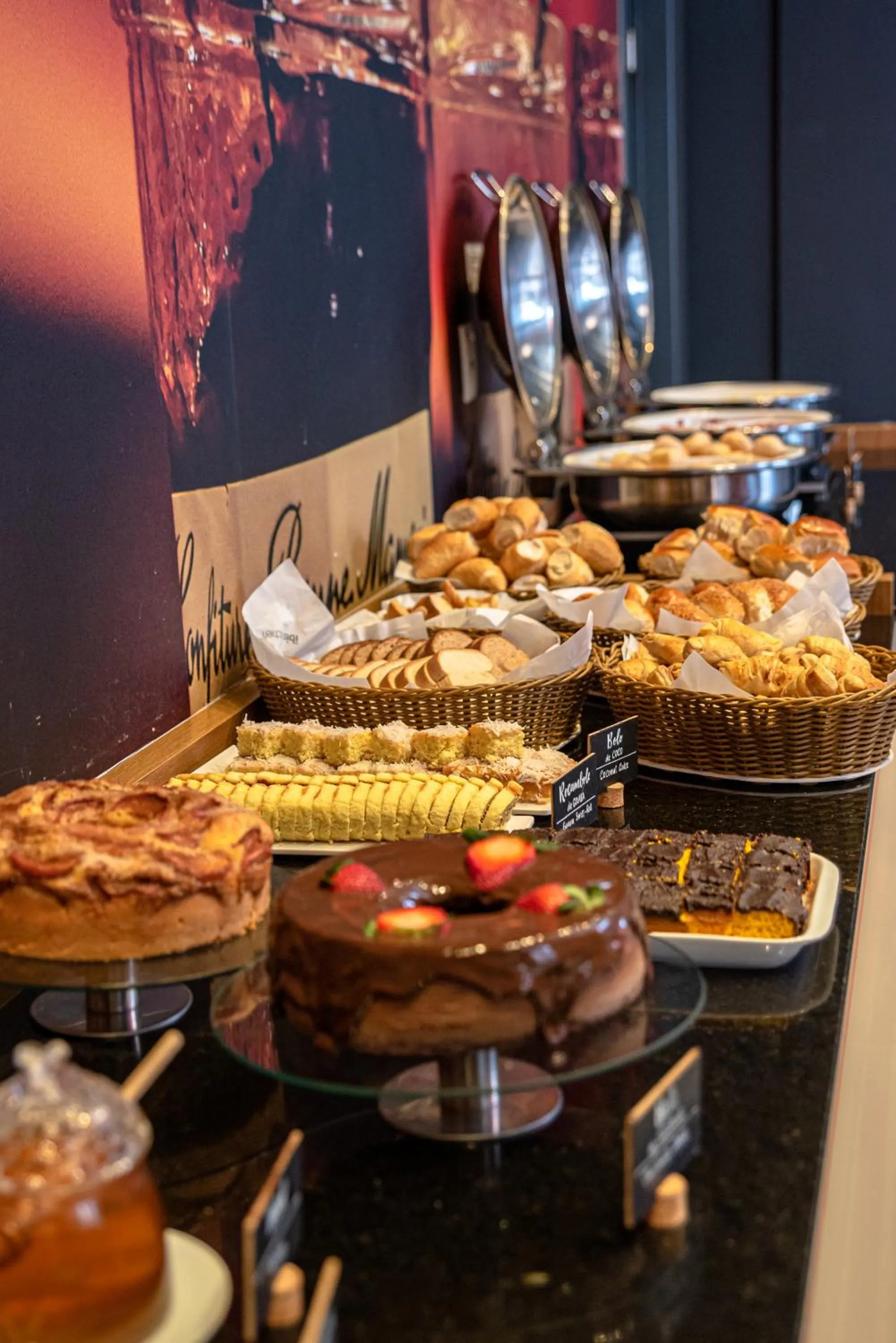 Buffet breakfast in Ibis Guaratingueta Aparecida - Circuito da Fé