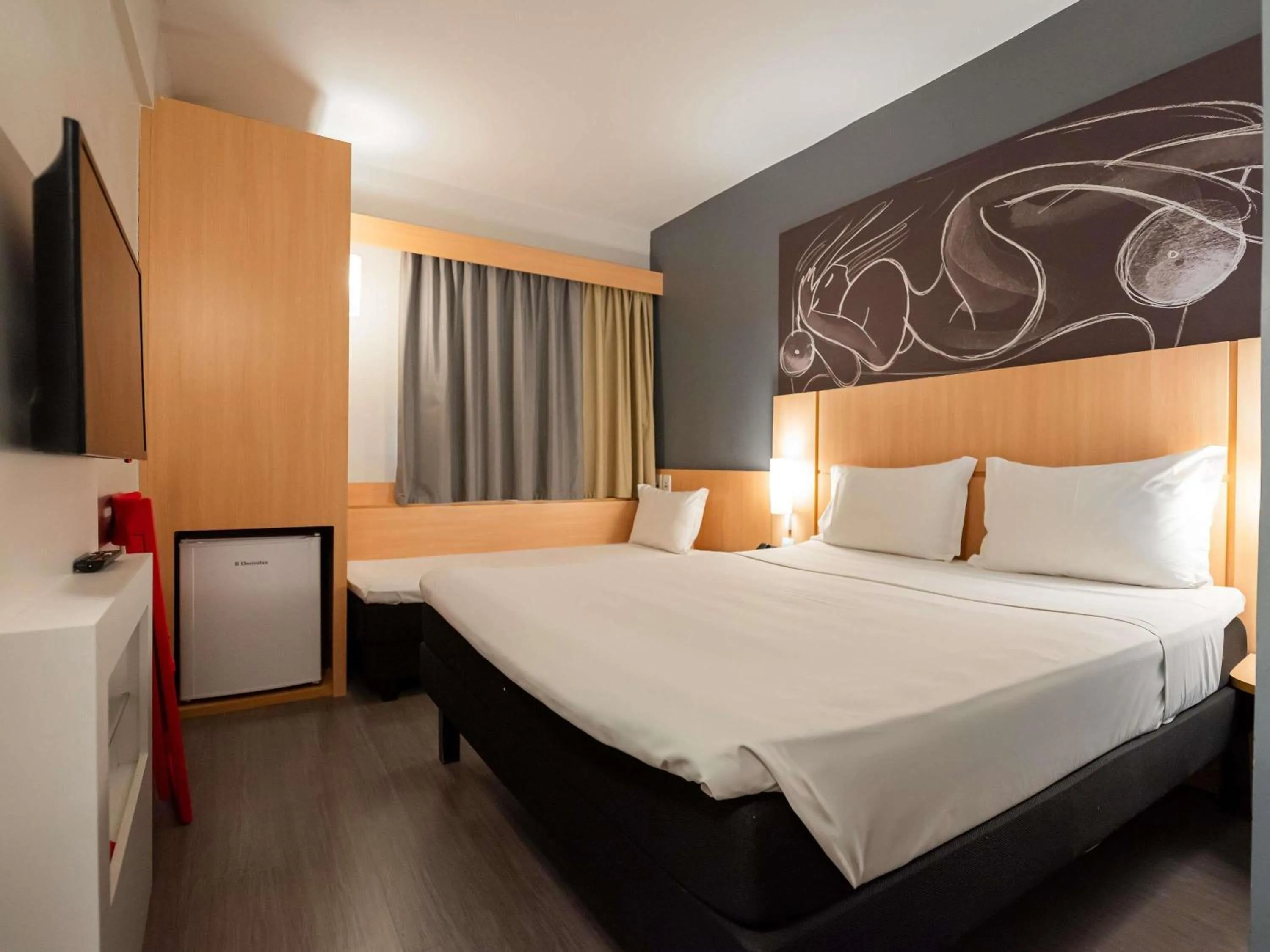 Bedroom, Bed in Ibis Guaratingueta Aparecida - Circuito da Fé