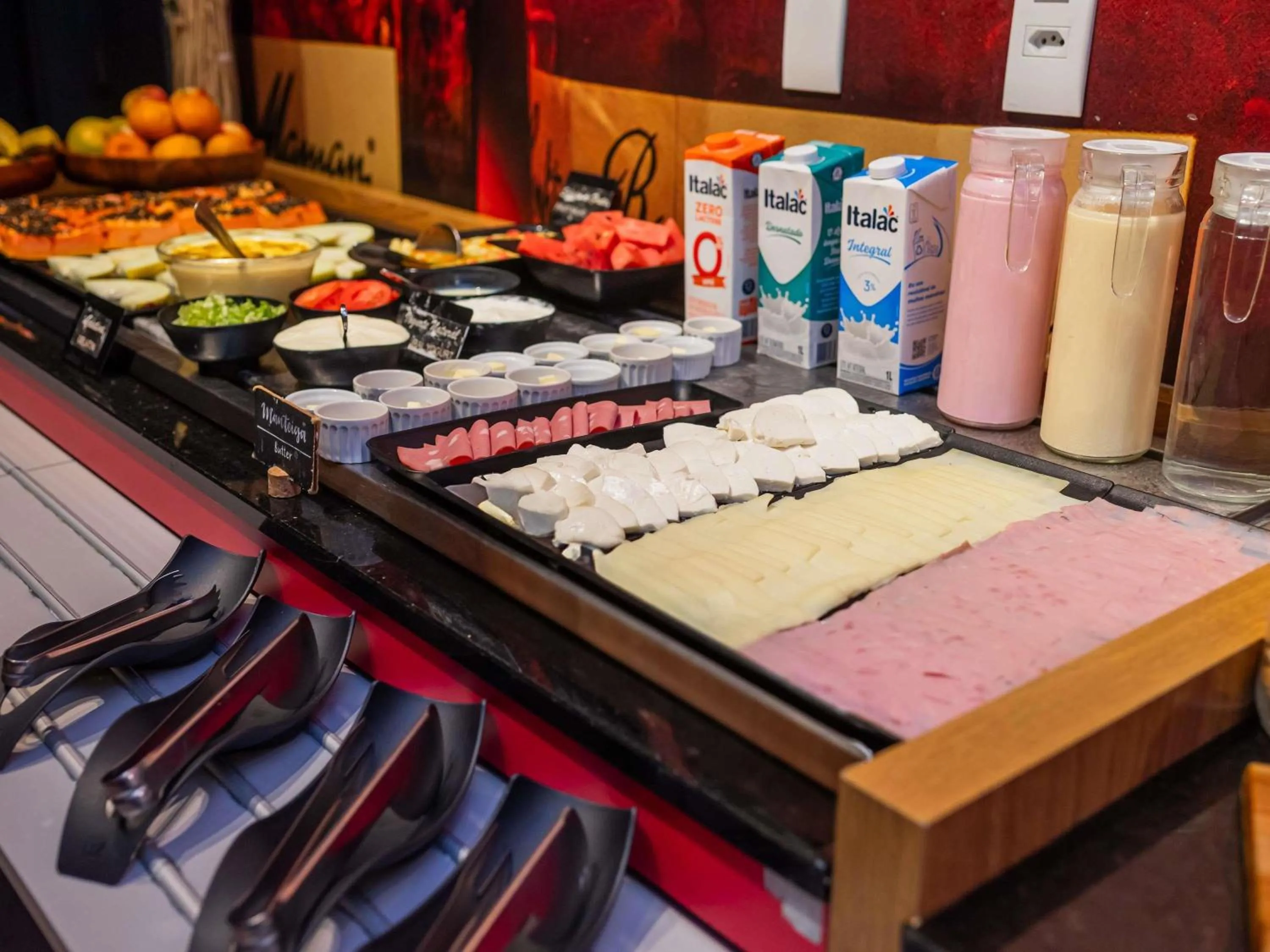 Breakfast in Ibis Guaratingueta Aparecida - Circuito da Fé